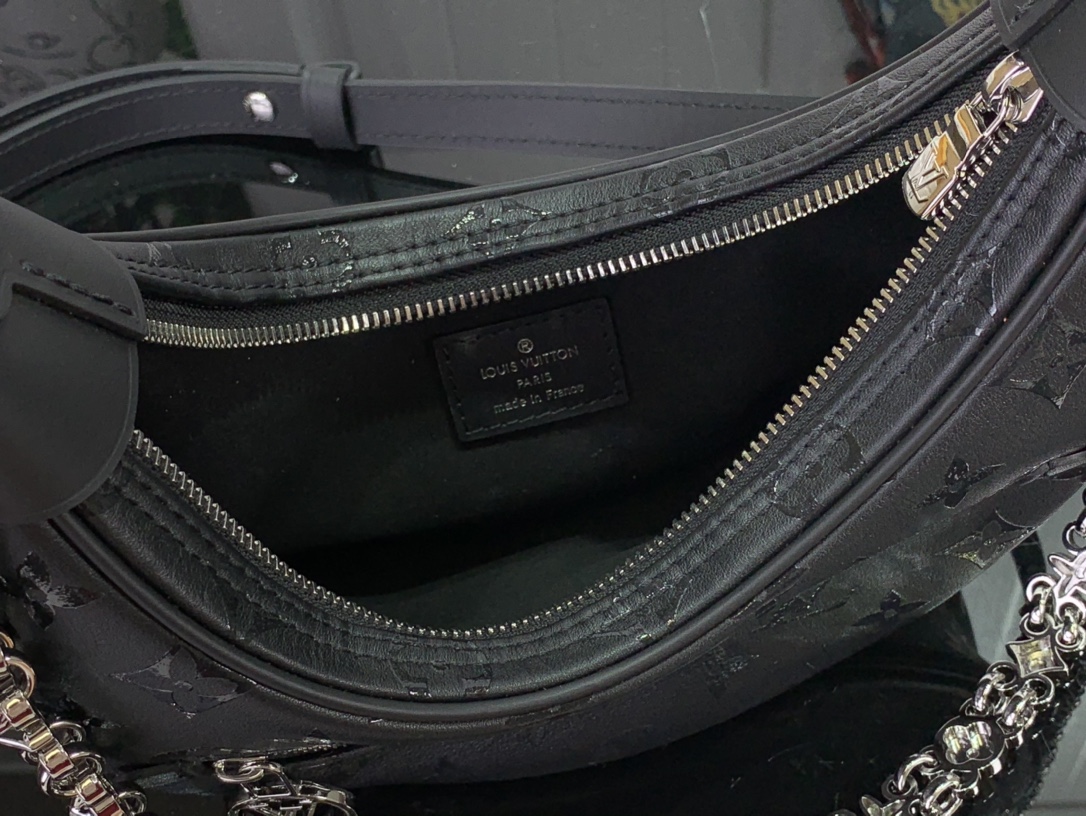 Bagsaaa L0vis Vvtt0n M11267 Loop Black - 23 x 13 x 6 cm