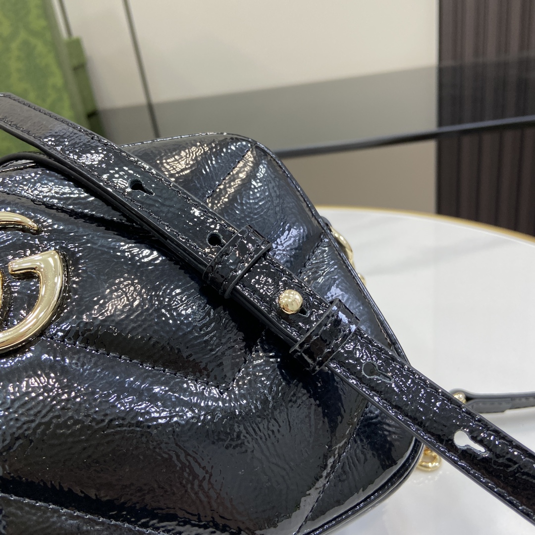 Bagsaaa Gvc*1 GG Marmont small shoulder bag 802448 black patent - 24 x 13 x 7 cm