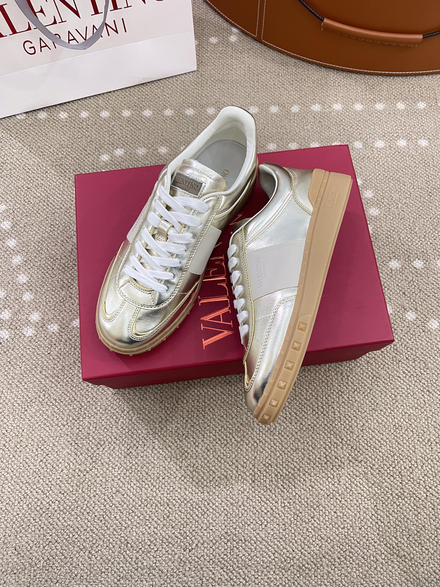 Bagsaaa Va1e*ntin0 Upvillage Trainer In Laminated Calfskin With Nappa Calfskin Leather Band