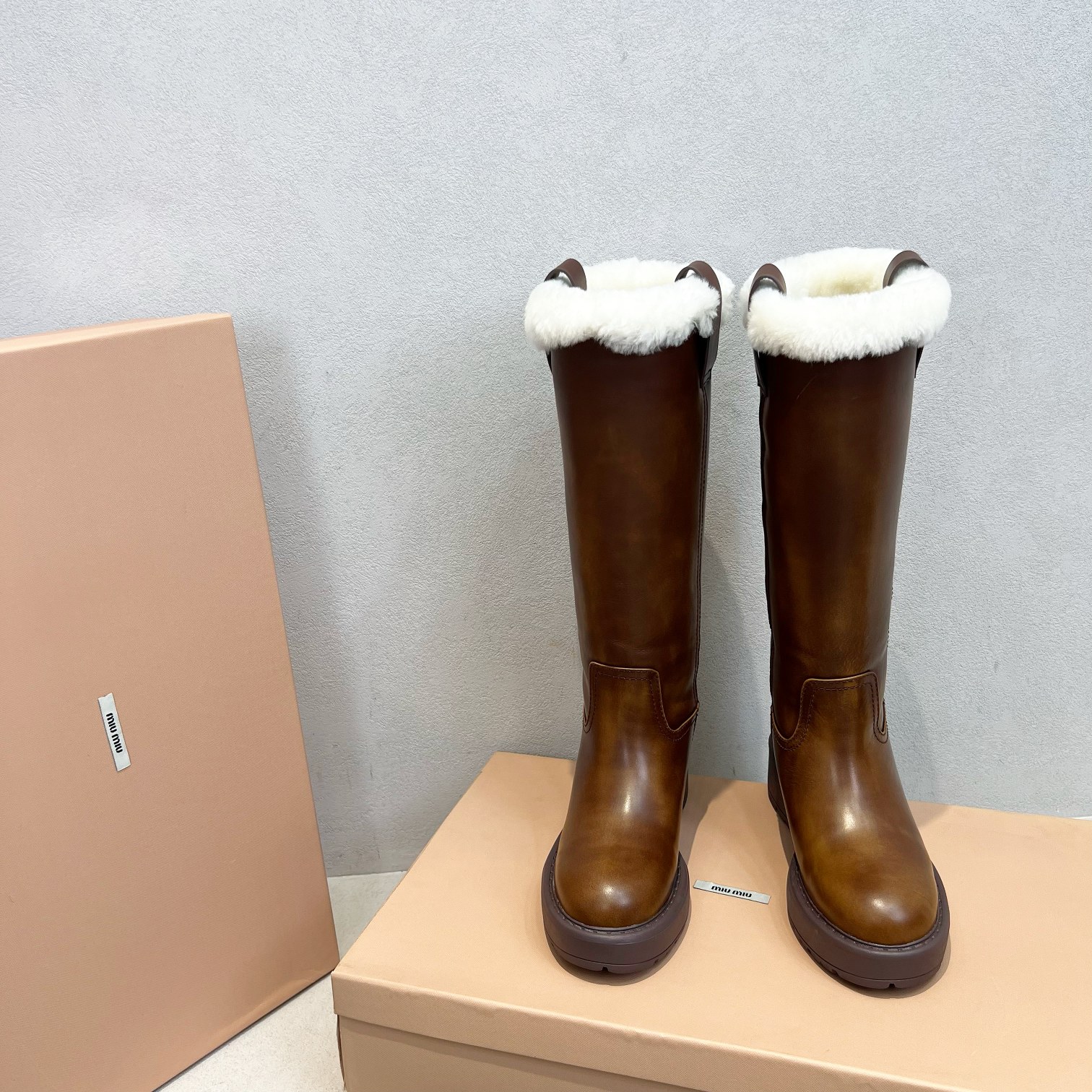 Bagsaaa M1um1u Fumé leather boots brown & shearling lining