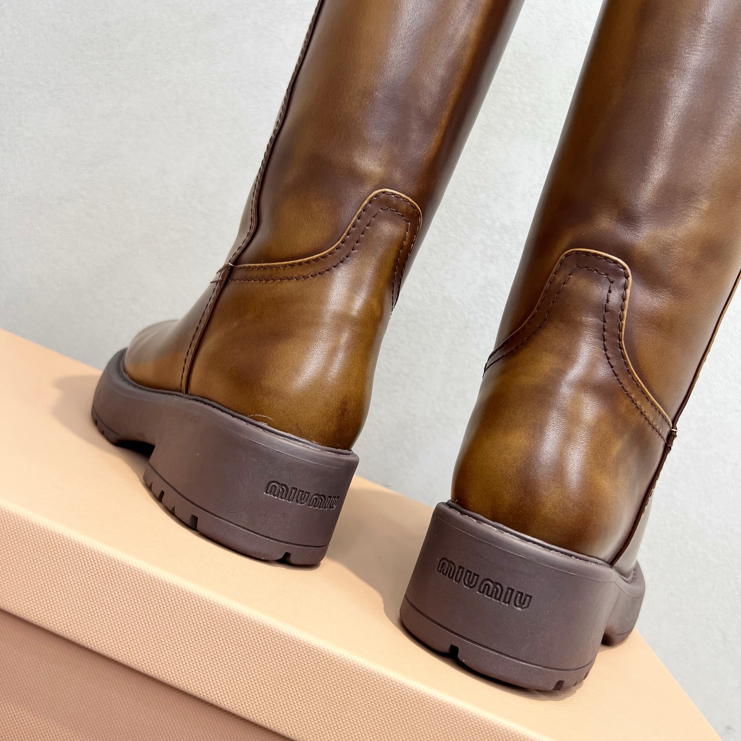 Bagsaaa M1um1u Fumé leather boots brown & shearling lining