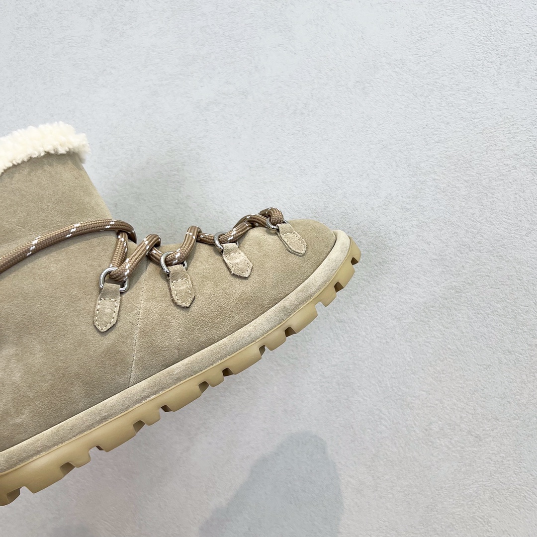 Bagsaaa M1um1u Suede booties beige & Shearling lining