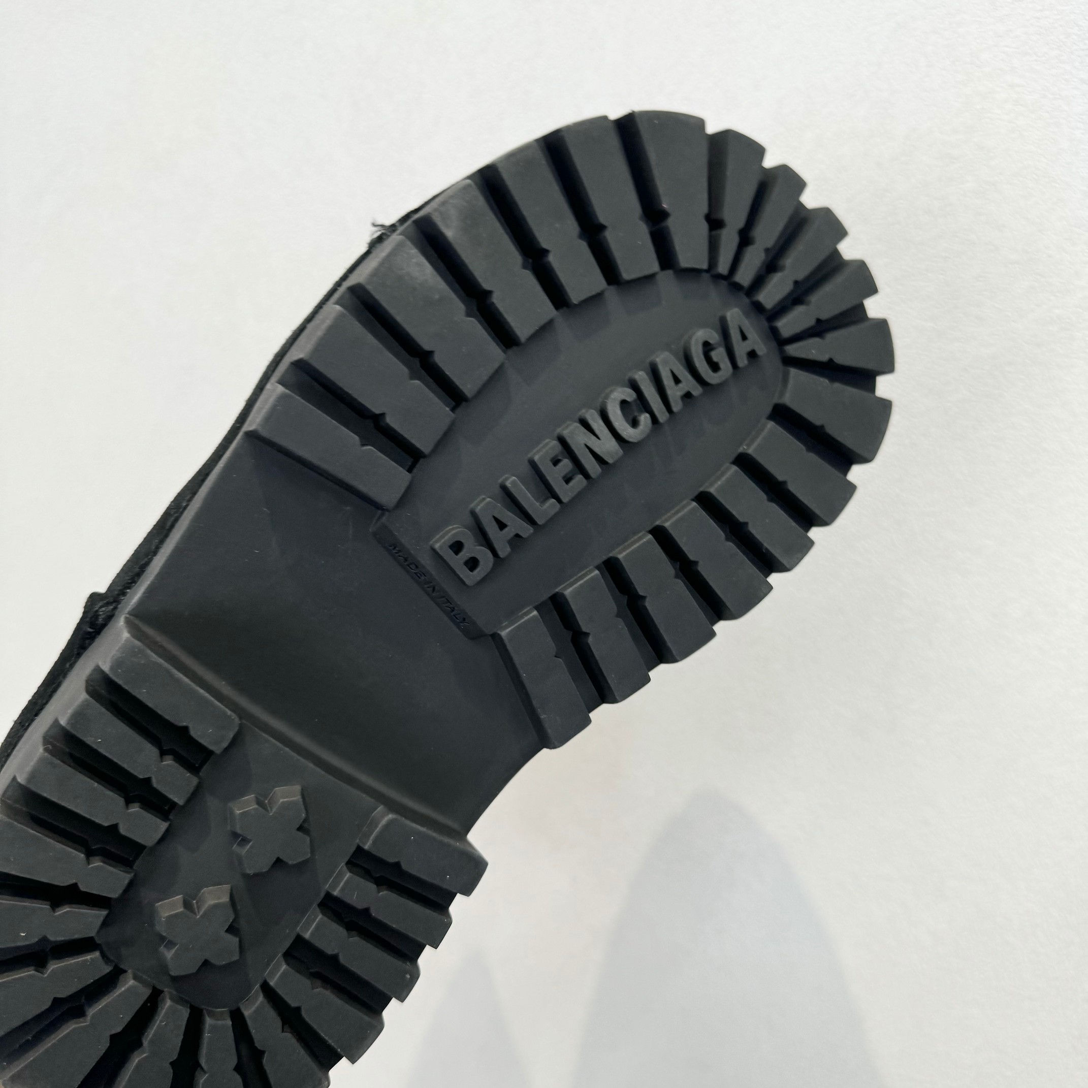 Bagsaaa Ba1en*iaga Alaska Fur Bootie in black