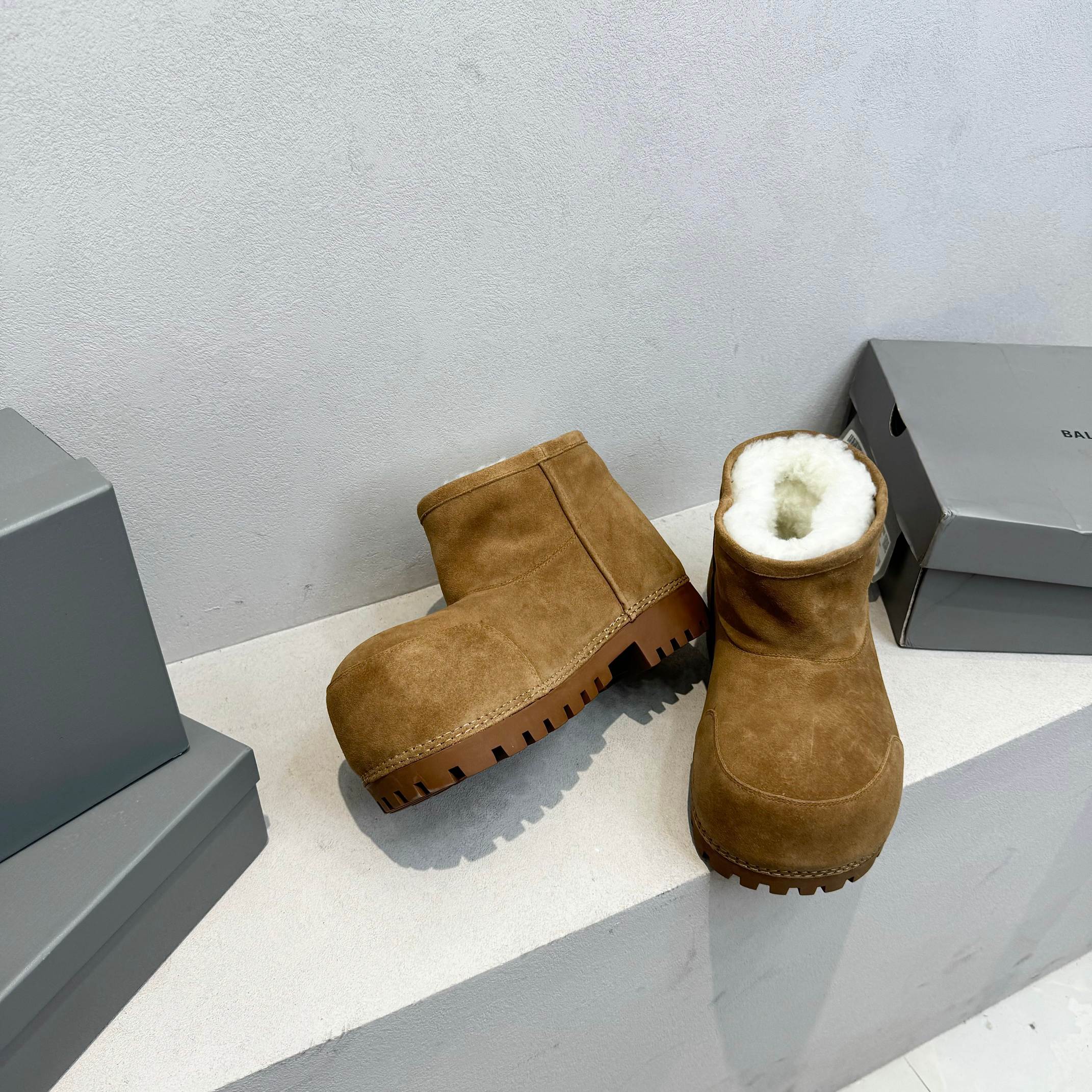 Bagsaaa Ba1en*iaga Alaska Fur Bootie in brown