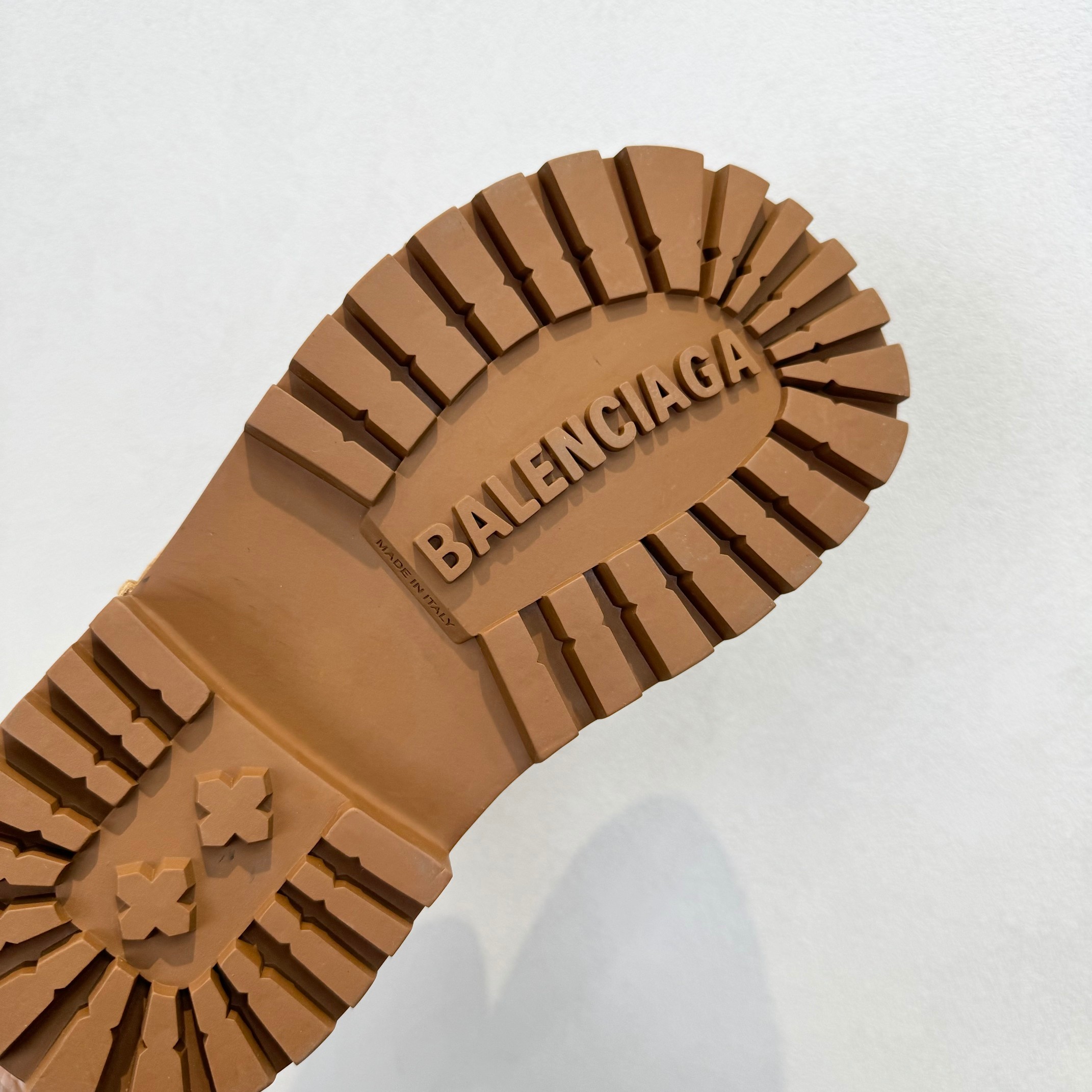 Bagsaaa Ba1en*iaga Alaska Fur Bootie in brown