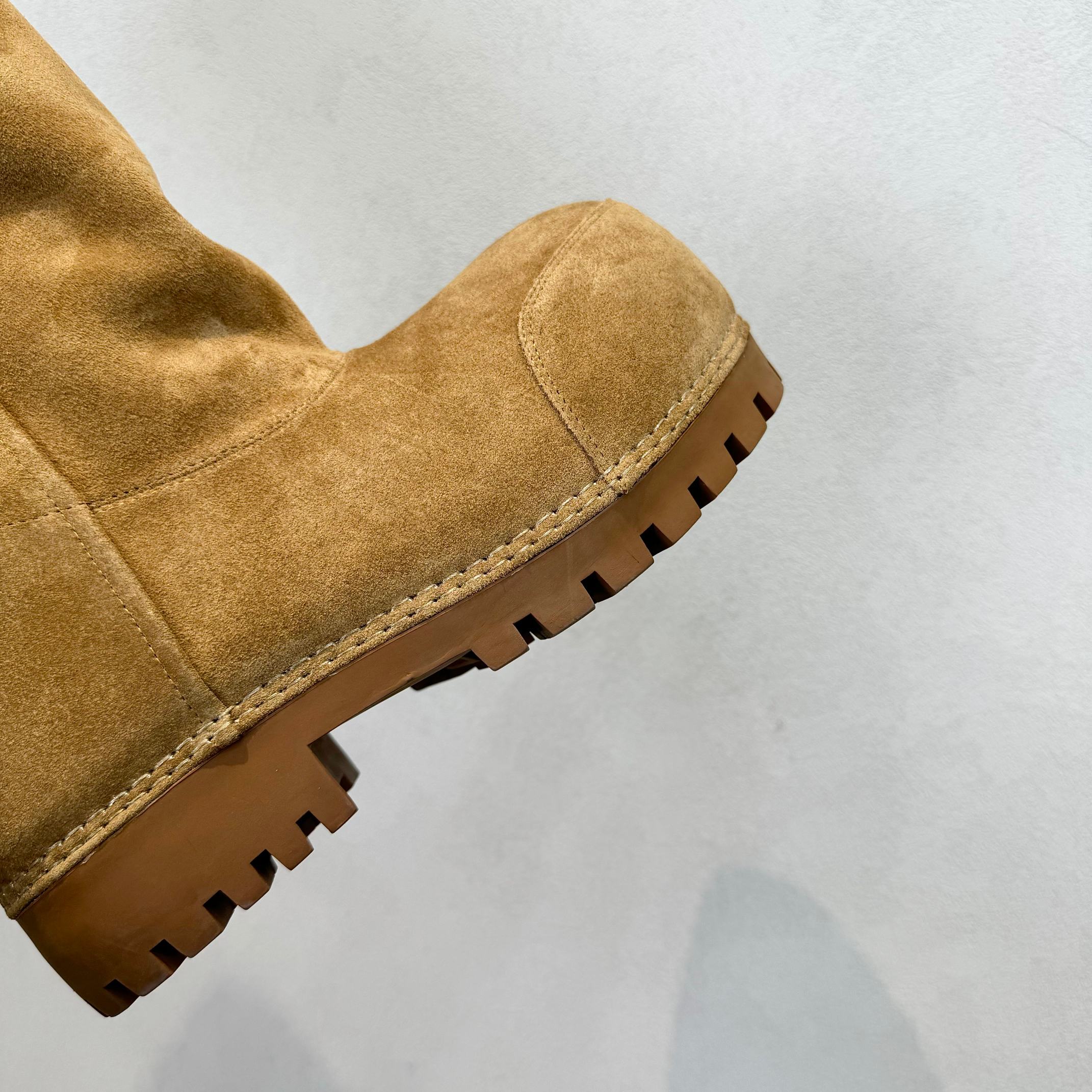 Bagsaaa Ba1en*iaga Alaska Fur High Boot in brown