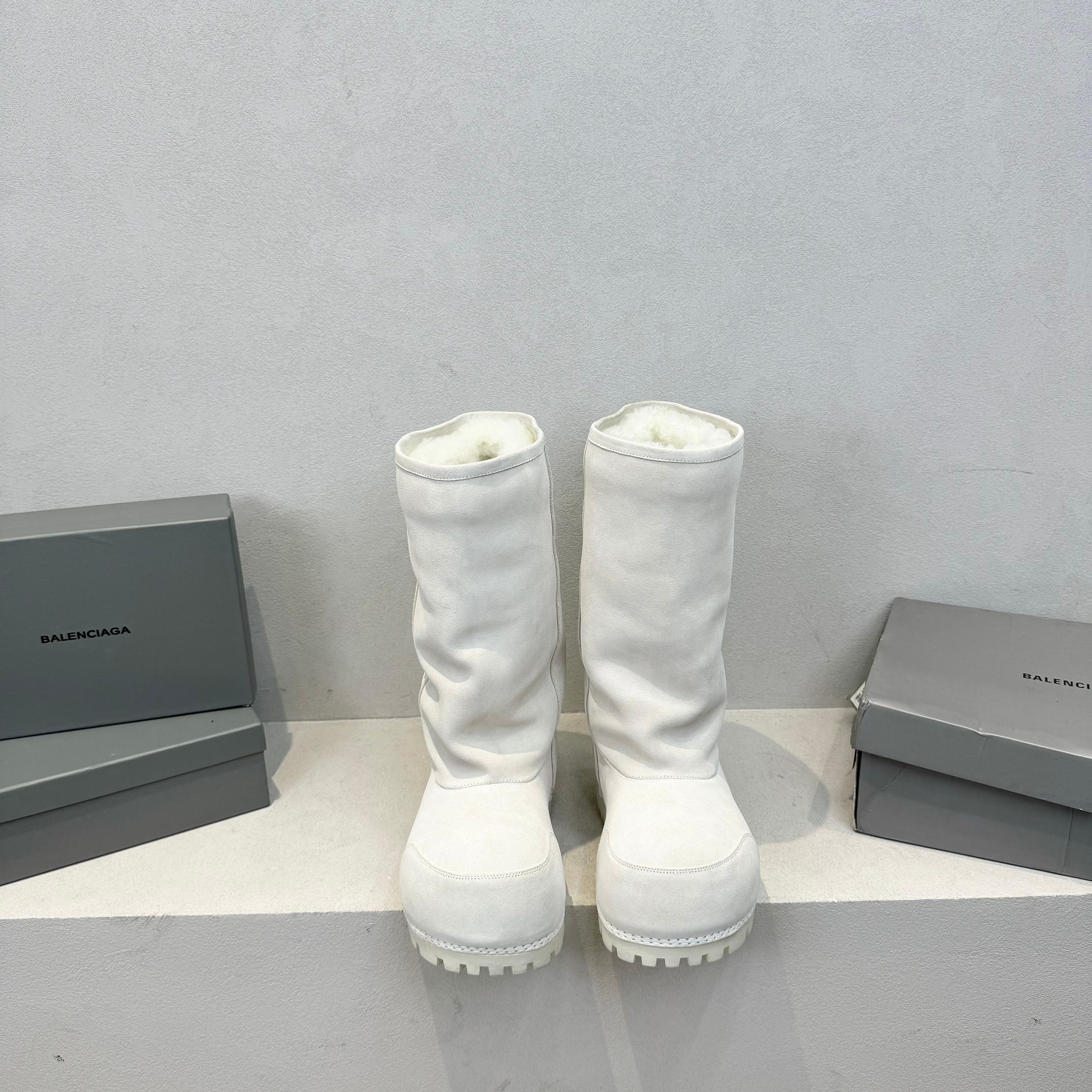 Bagsaaa Ba1en*iaga Alaska Fur High Boot in white