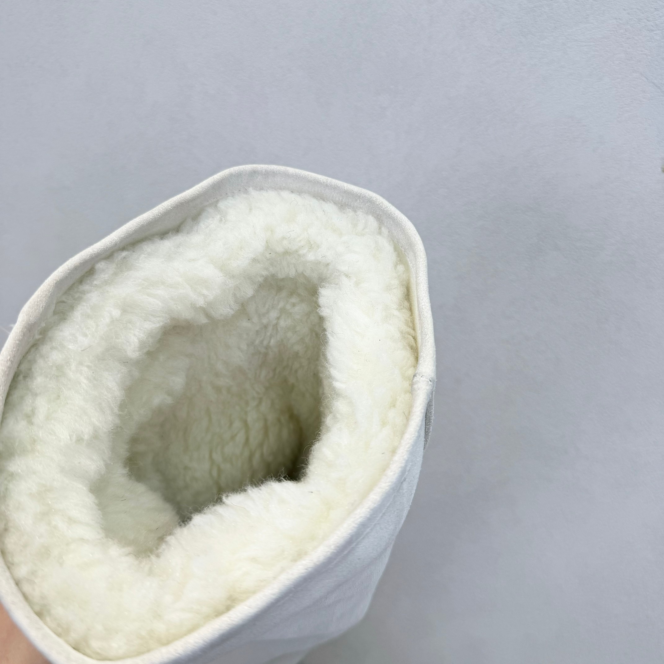 Bagsaaa Ba1en*iaga Alaska Fur High Boot in white