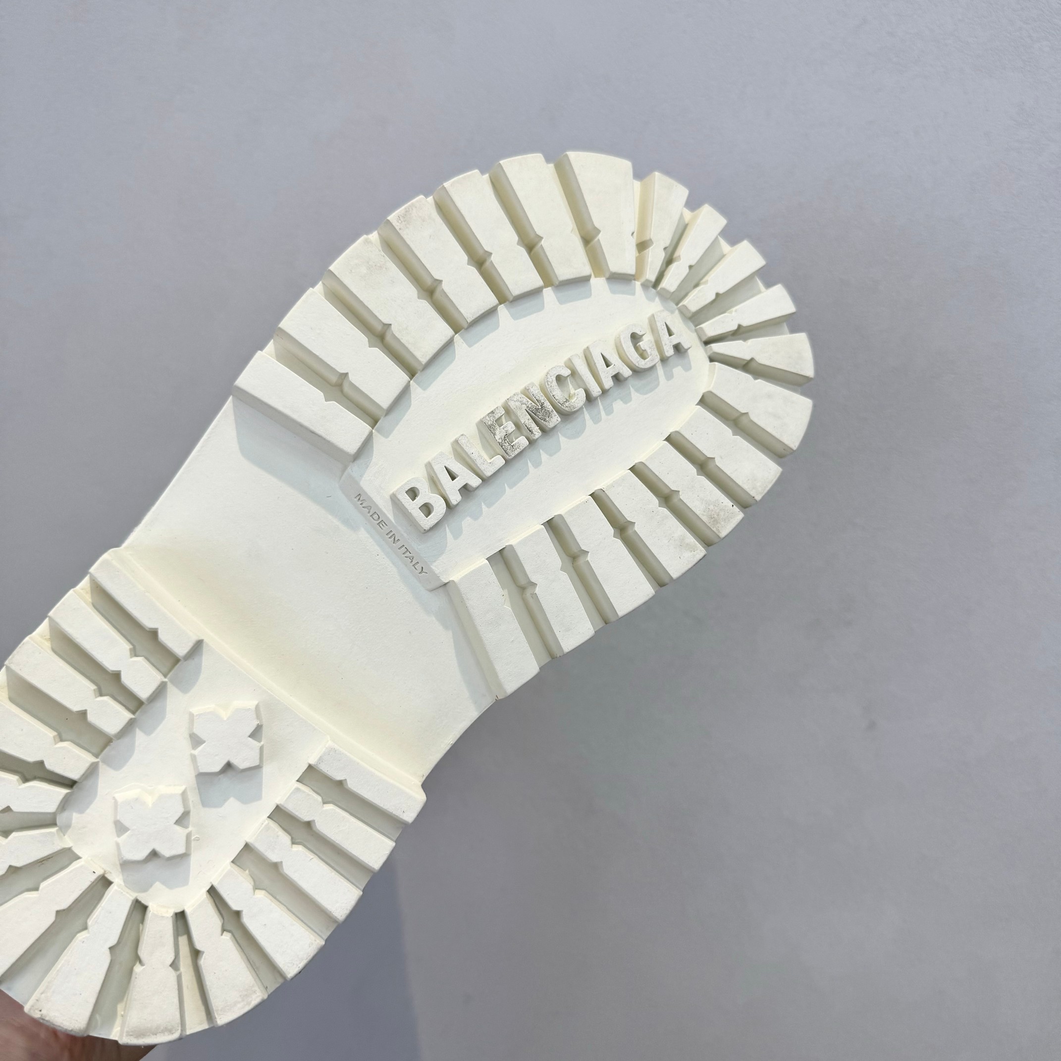 Bagsaaa Ba1en*iaga Alaska Fur High Boot in white