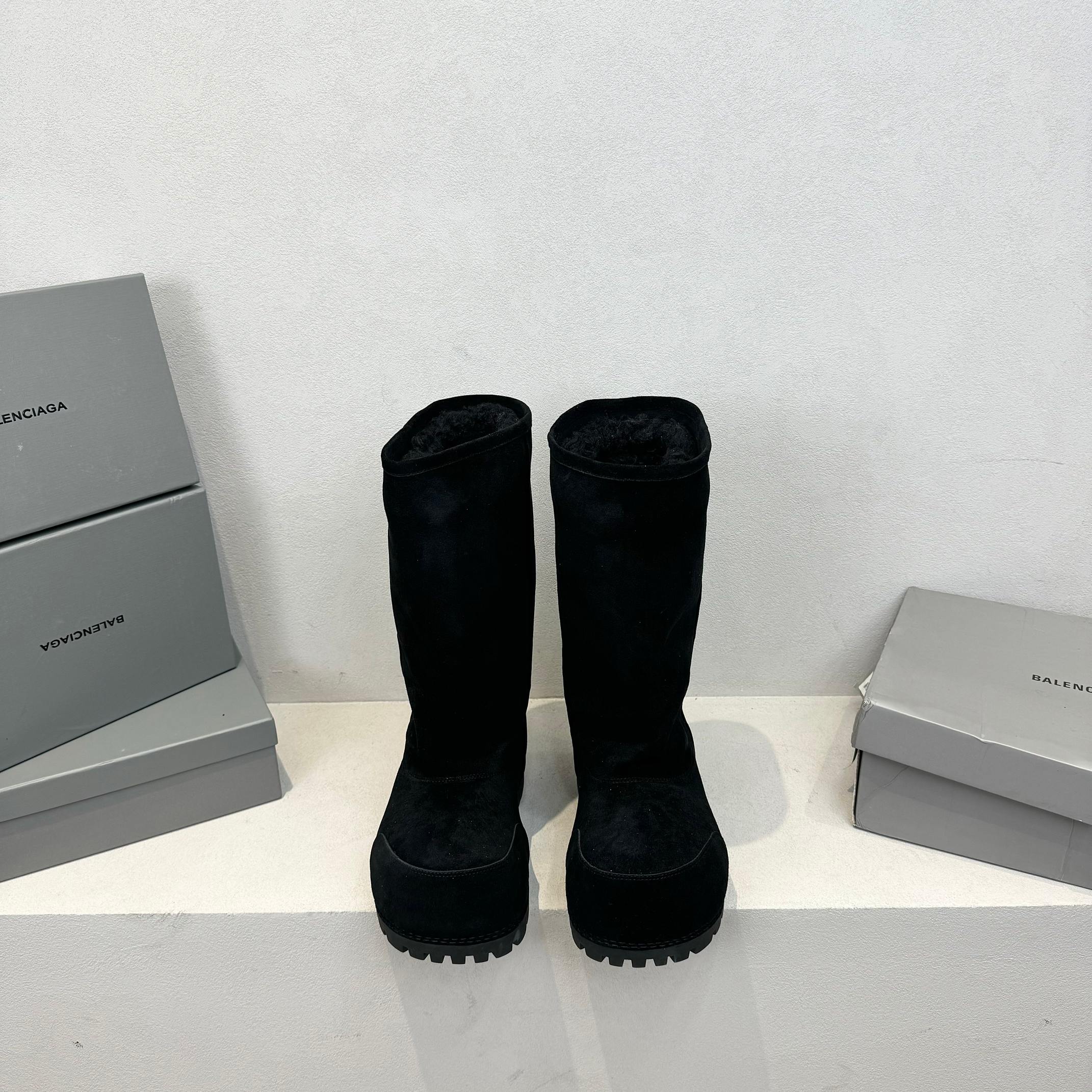 Bagsaaa Ba1en*iaga Alaska Fur High Boot in black