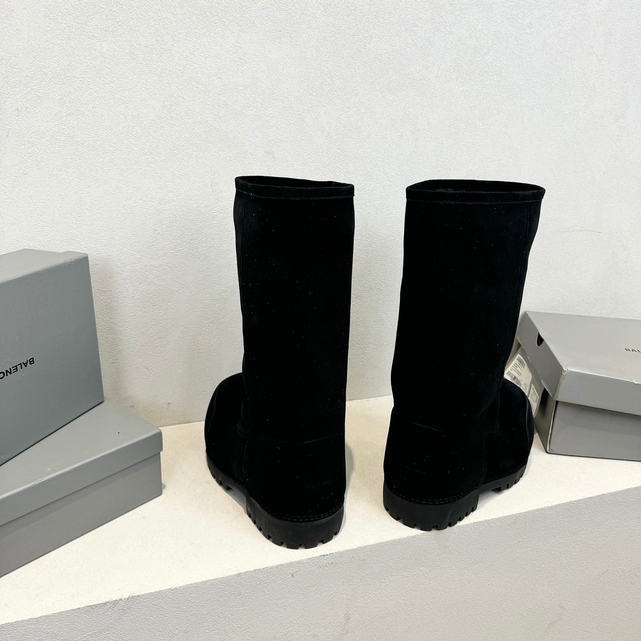 Bagsaaa Ba1en*iaga Alaska Fur High Boot in black