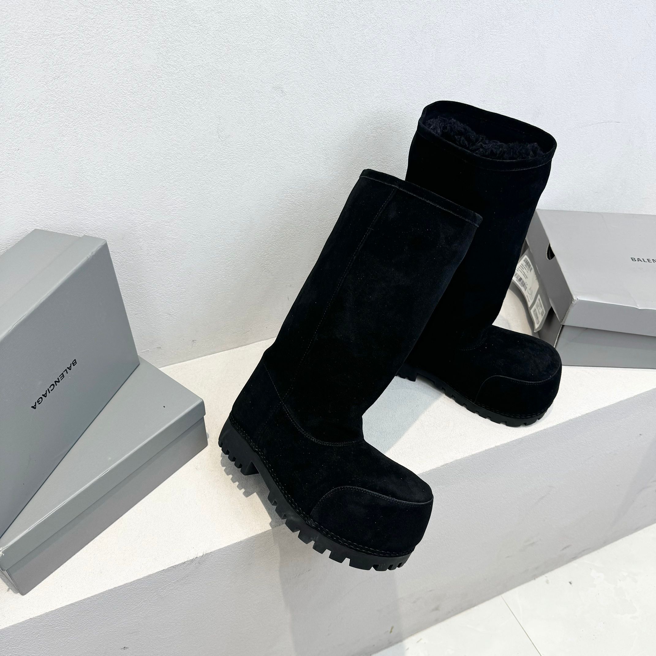 Bagsaaa Ba1en*iaga Alaska Fur High Boot in black