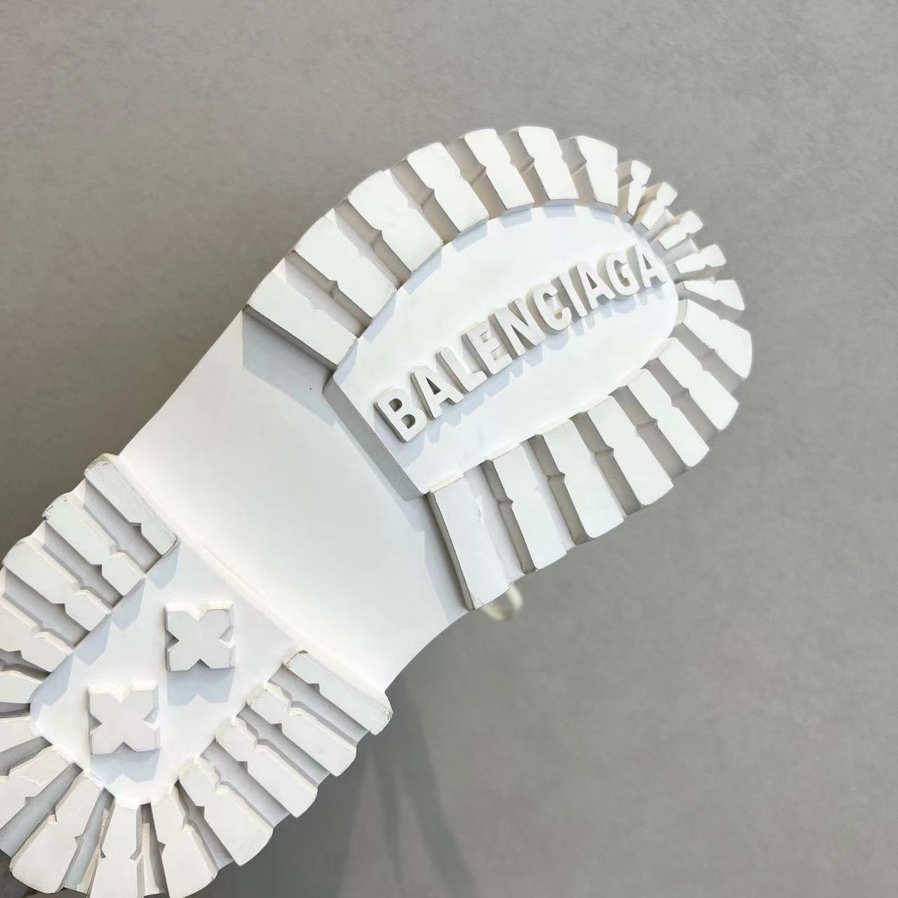 Bagsaaa Ba1en*iaga Alaska Low Boot in white nylon