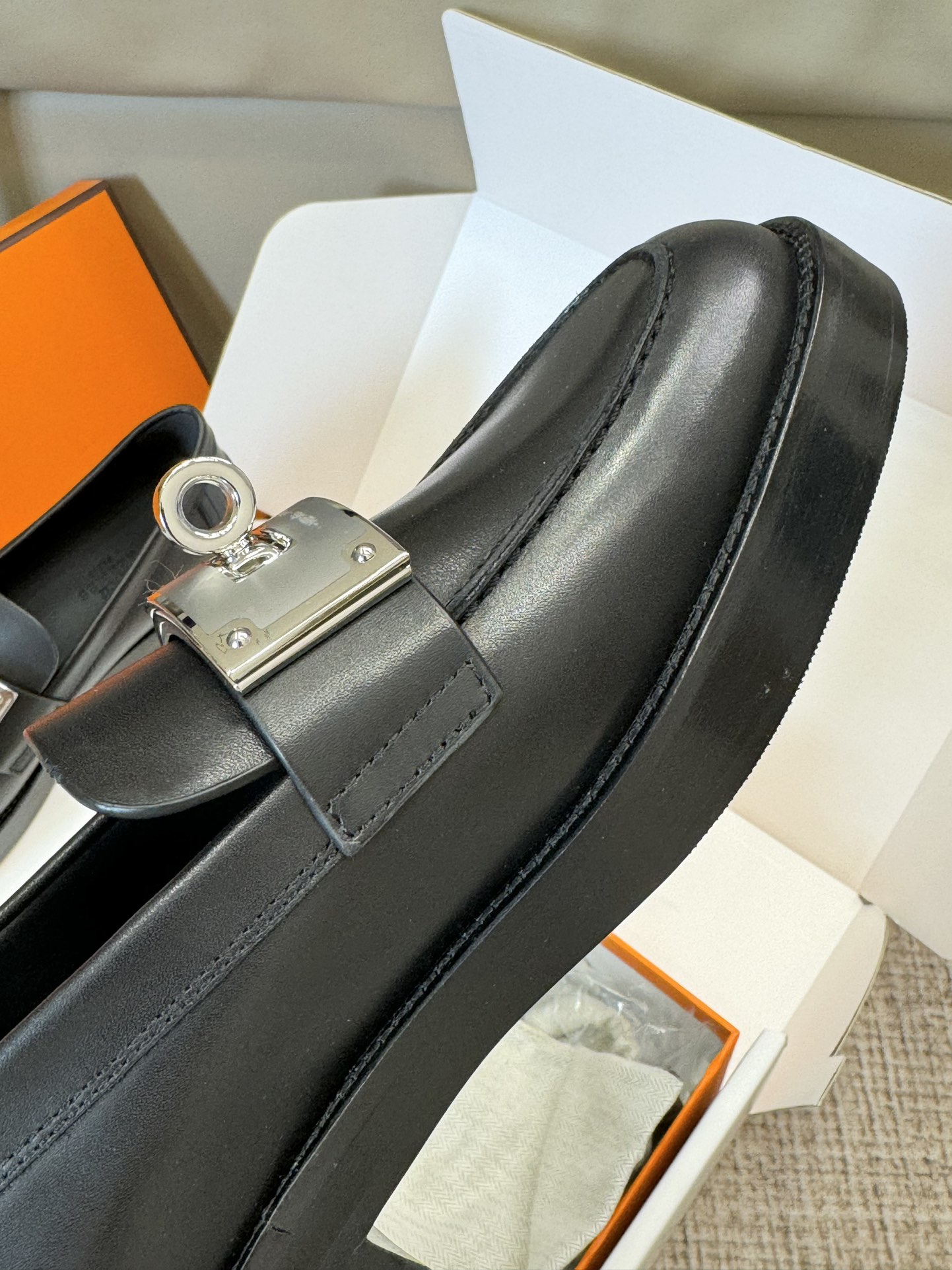 Bagsaaa H**me5 Hot Loafer Black