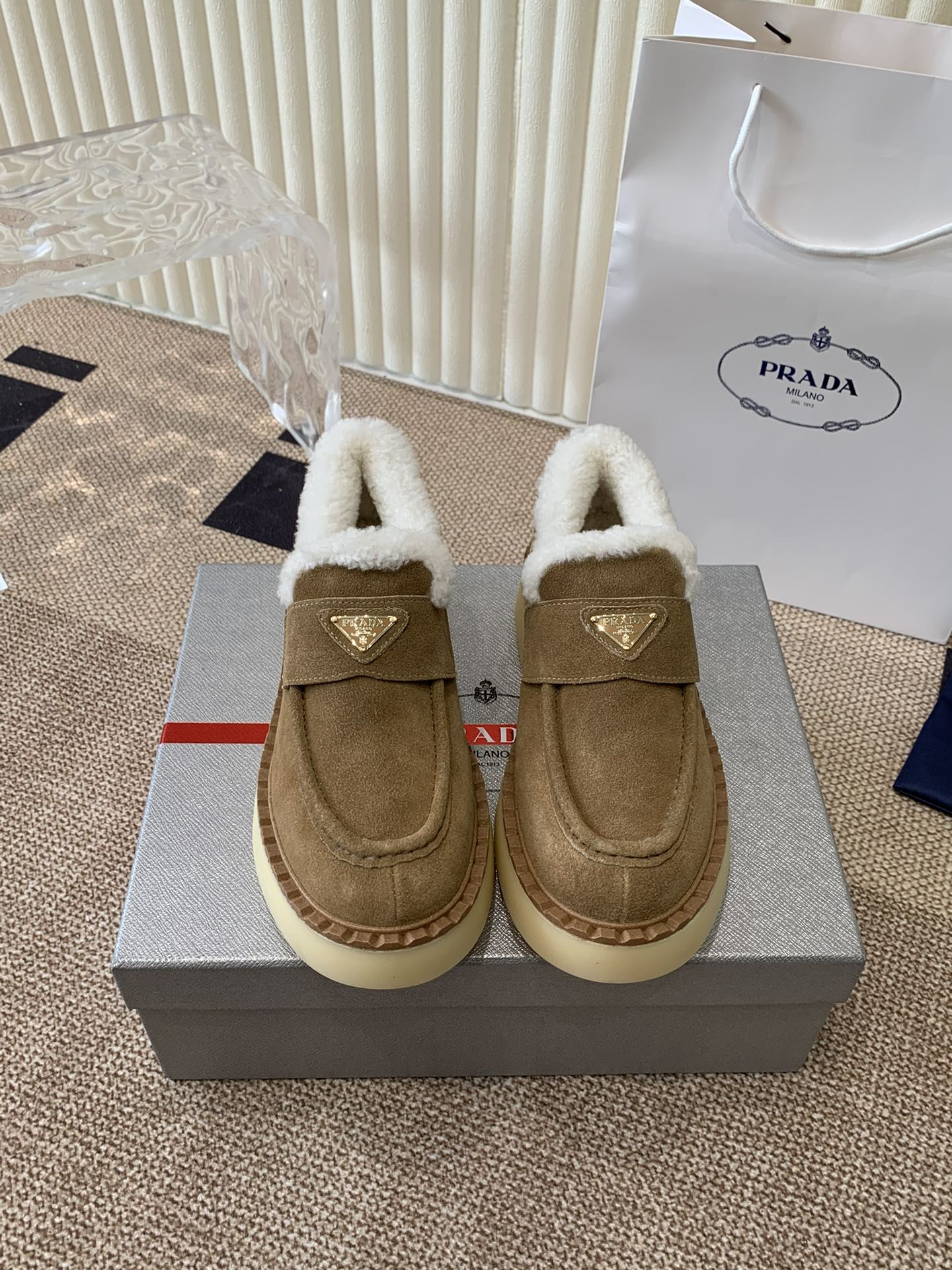 Bagsaaa Pra*a Suede Loafers Brown & Shearling lining