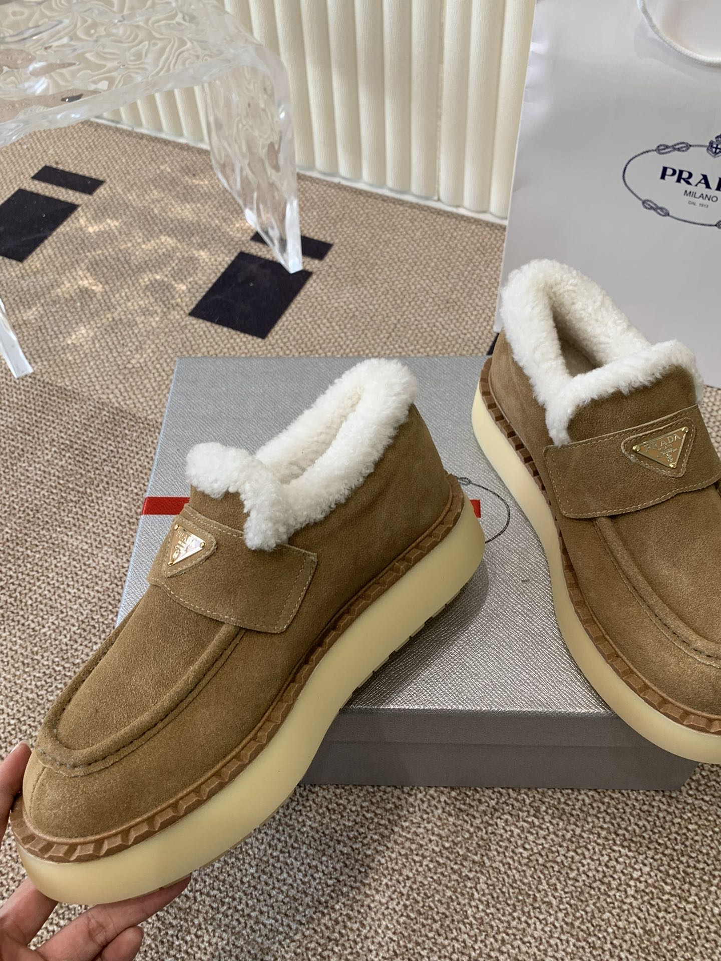 Bagsaaa Pra*a Suede Loafers Brown & Shearling lining