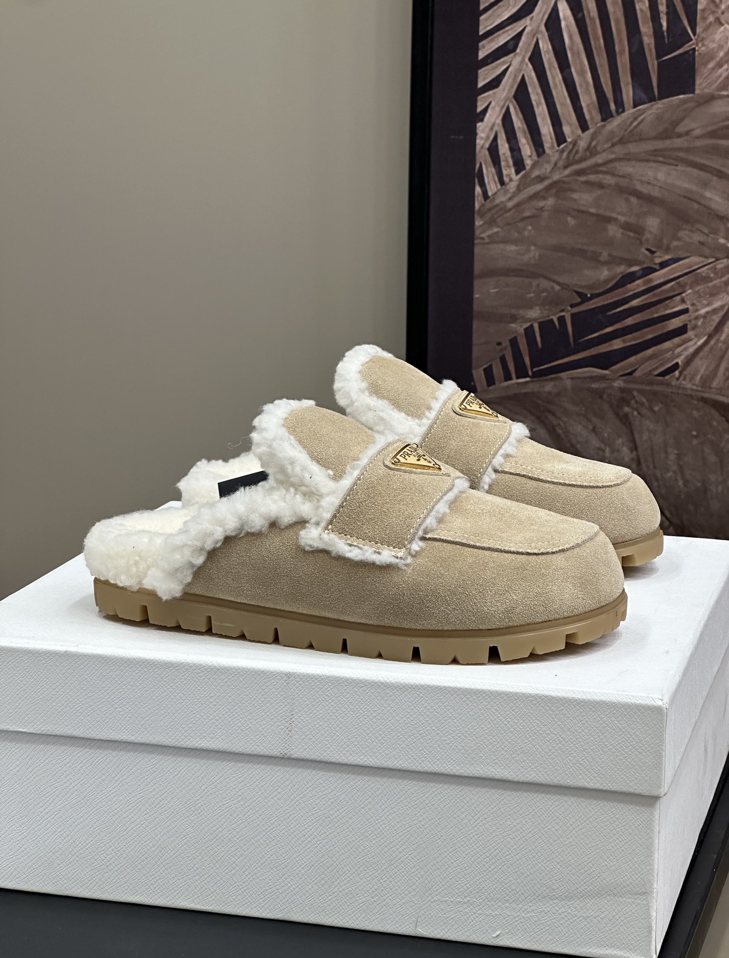 Bagsaaa Pra*a Suede and shearling slippers beige
