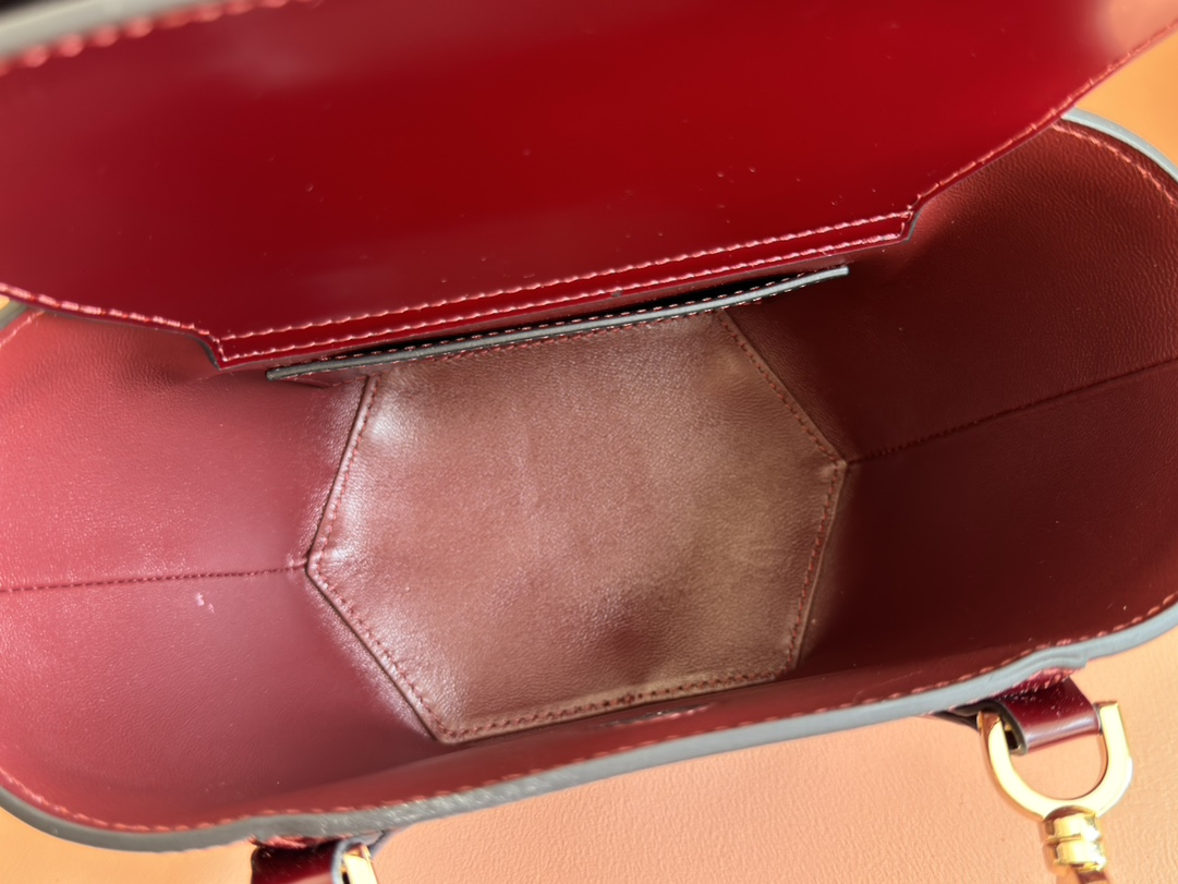 Bagsaaa Gvc*1 Mini bamboo top handle tote bag 805832 red - 27x14x11.5cm