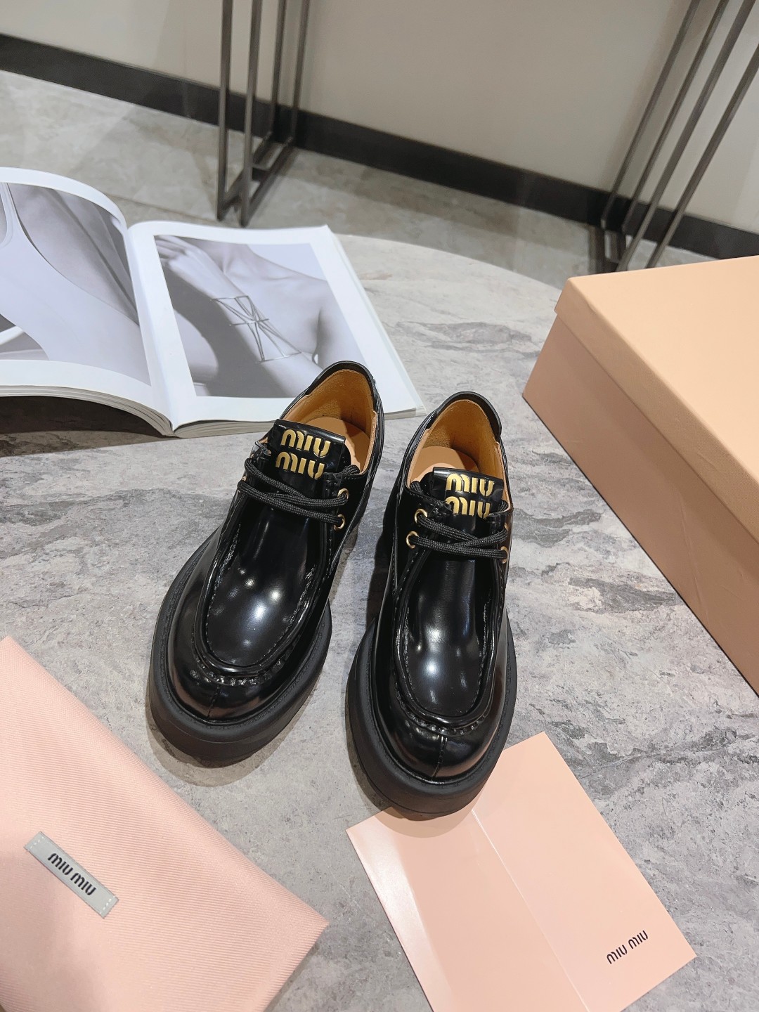 Bagsaaa M1um1u Leather lace-up shoes black