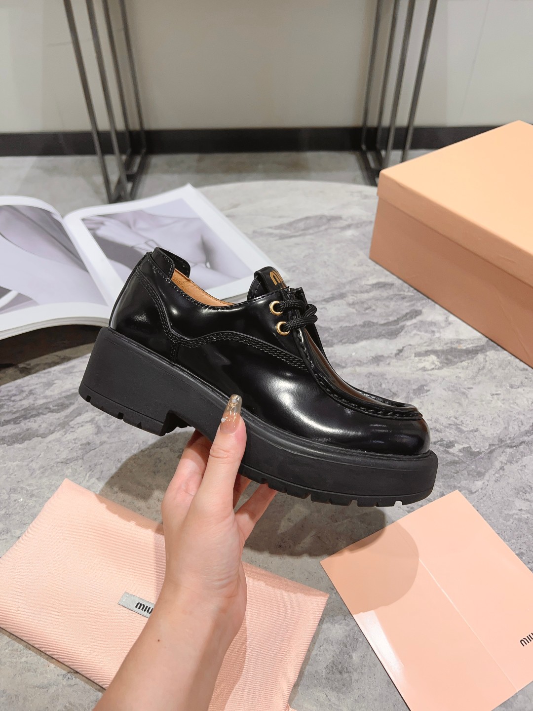 Bagsaaa M1um1u Leather lace-up shoes black