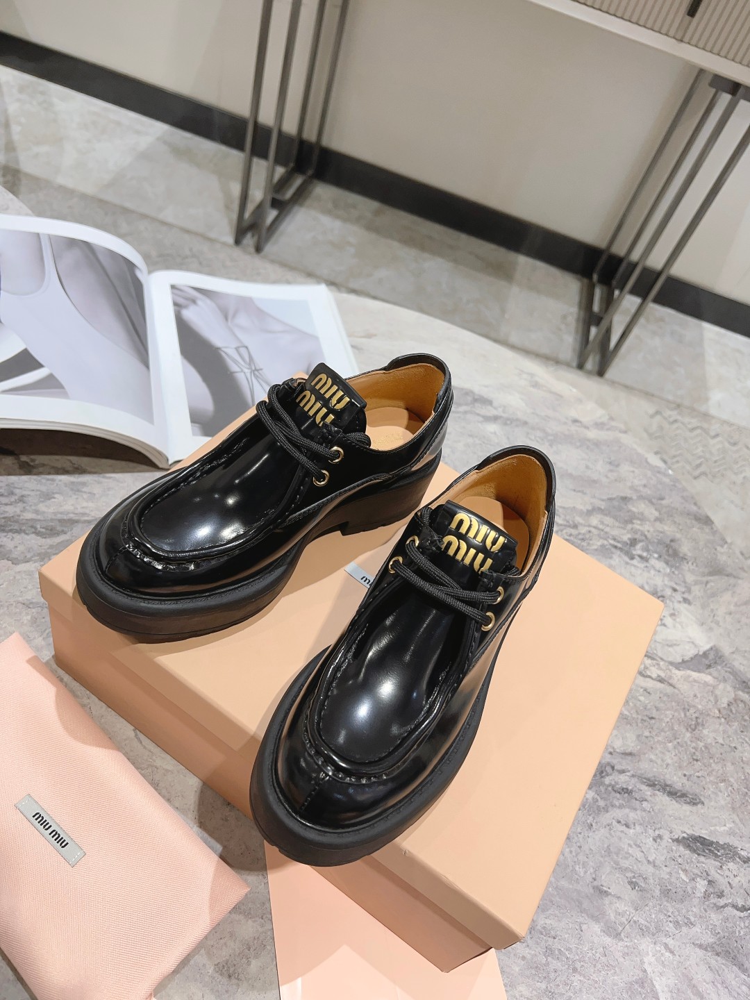 Bagsaaa M1um1u Leather lace-up shoes black