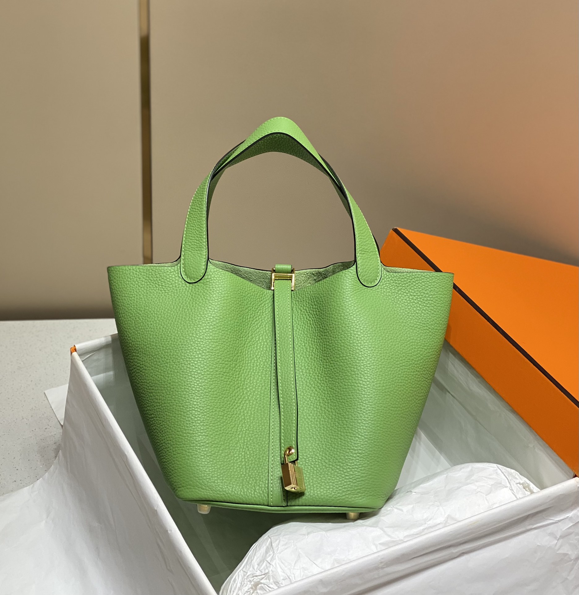Bagsaaa H**me5 Picotin Lock 22 Light Green Togo & Gold