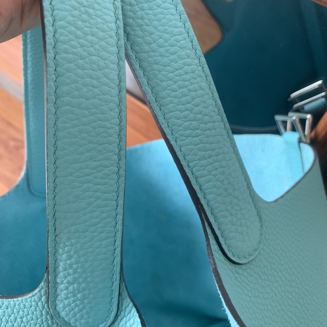 Bagsaaa H**me5 Picotin Lock 22 Light Blue Togo & Silver