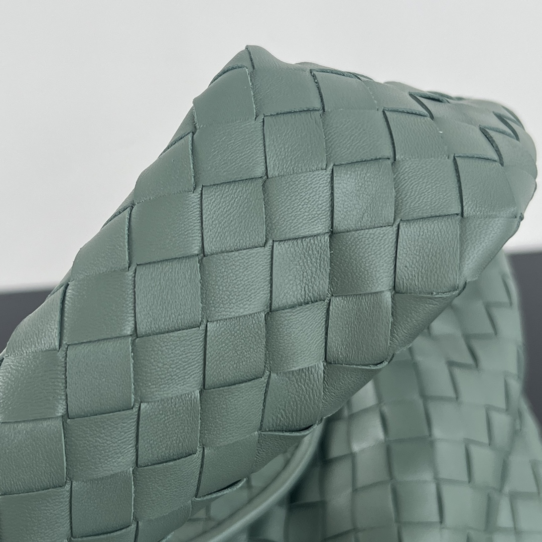Bagsaaa B0tt*ga Ven*ta Small Hop Green - 41x20.5x7.5 cm
