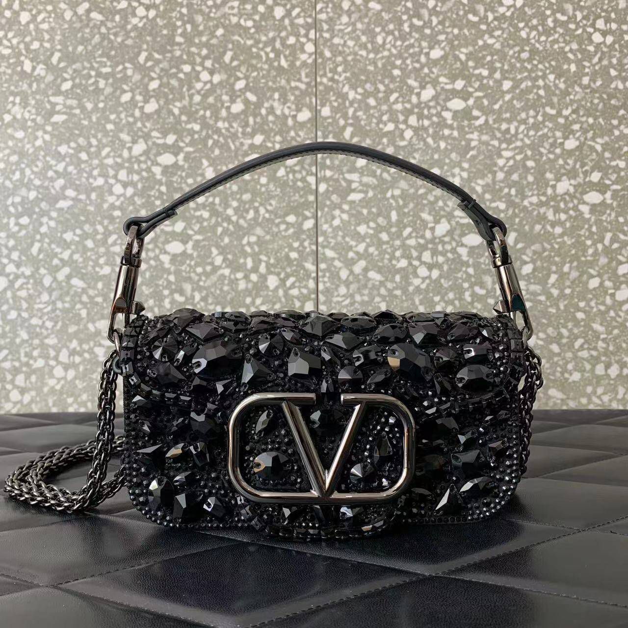 Bagsaaa Va1e*ntin0 Garavani Mini Locò Black Crystal - 19 x 10.5 x 5 cm