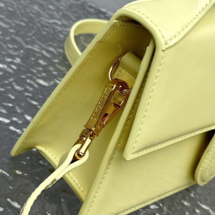 Bagsaaa Jacquemus The Bambino Small flap bag light yellow - 18x9cm