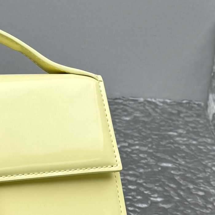 Bagsaaa Jacquemus The Bambino Small flap bag light yellow - 18x9cm
