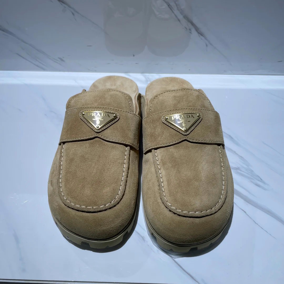 Bagsaaa Pra*a Suede sabots beige