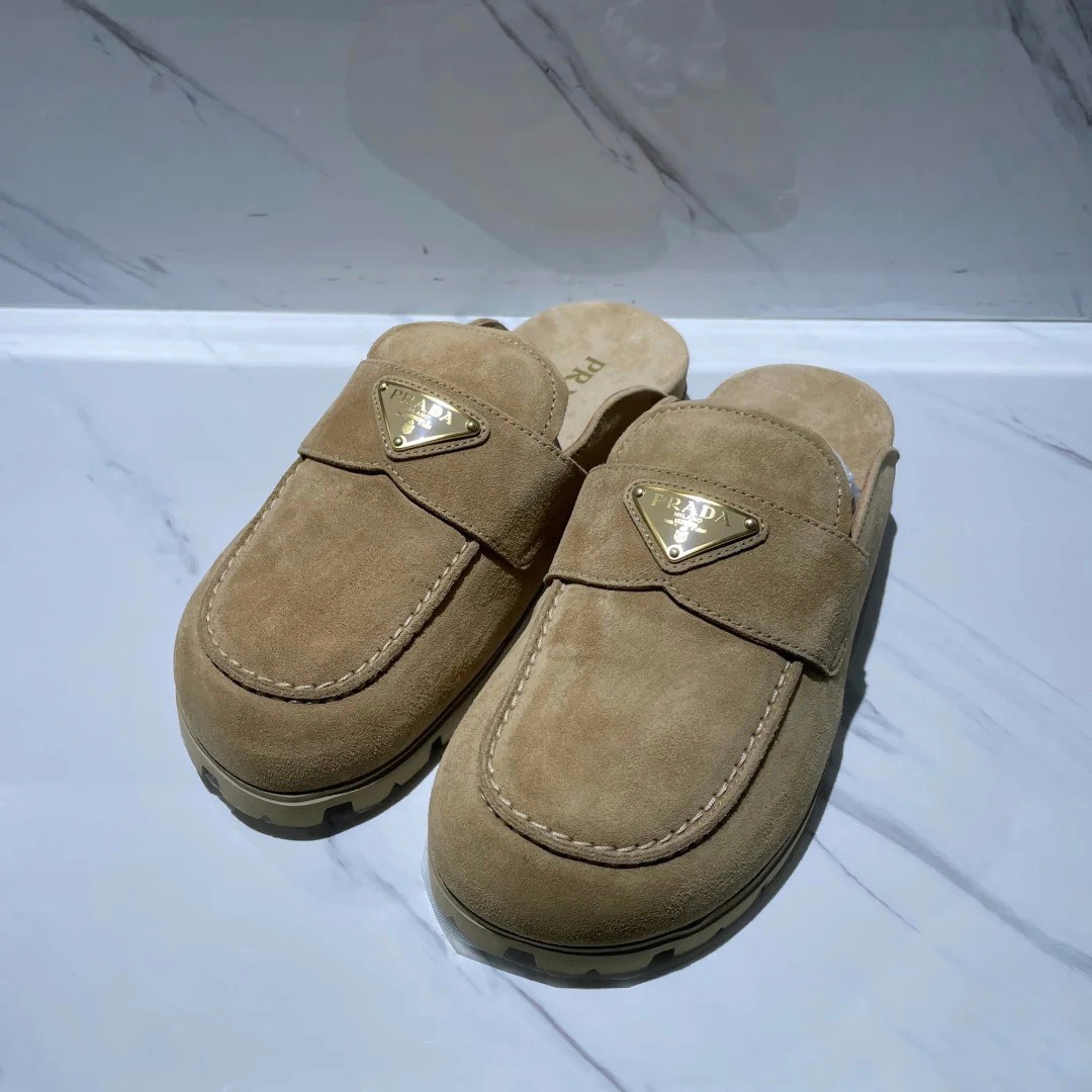 Bagsaaa Pra*a Suede sabots beige