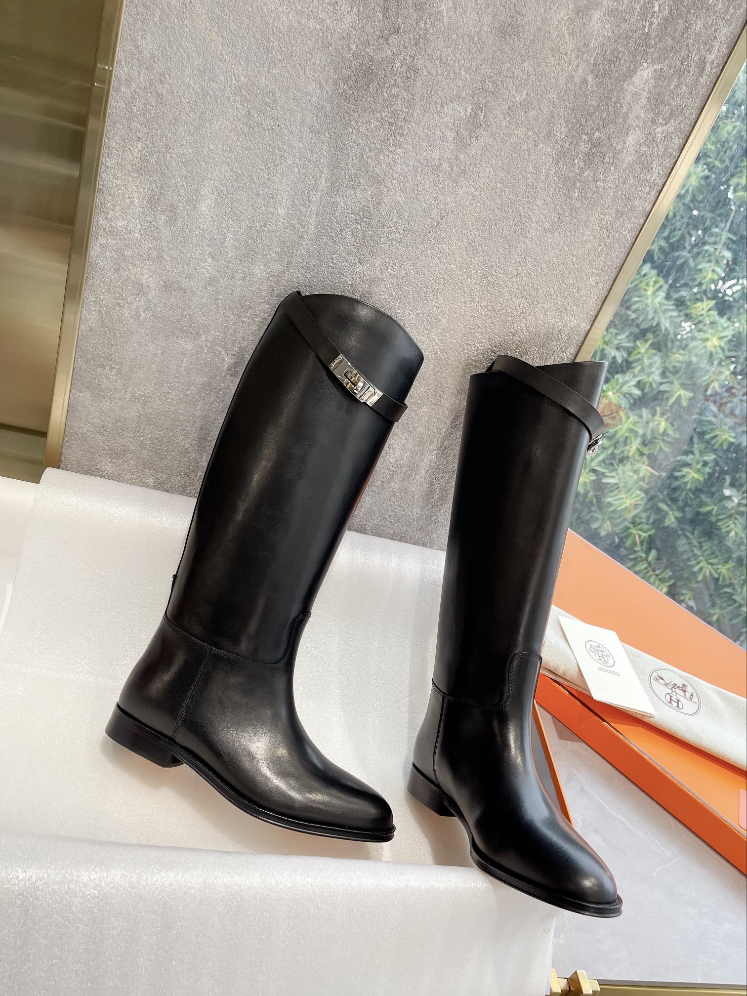 Bagsaaa H**me5 Jumping Boots Black & Silver