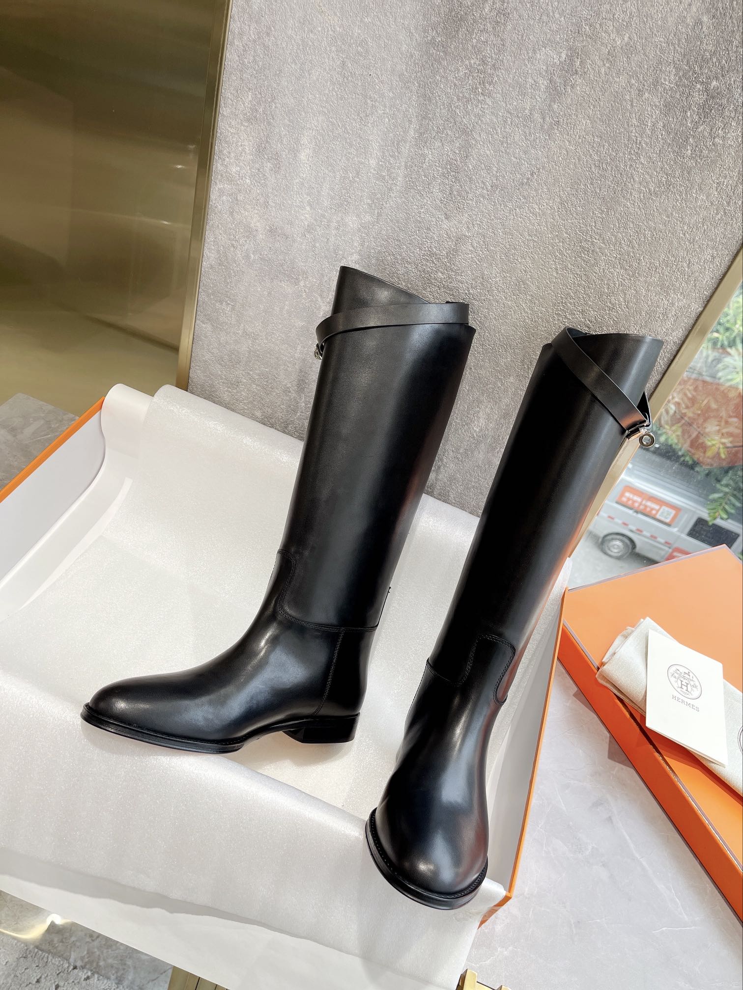 Bagsaaa H**me5 Jumping Boots Black & Silver