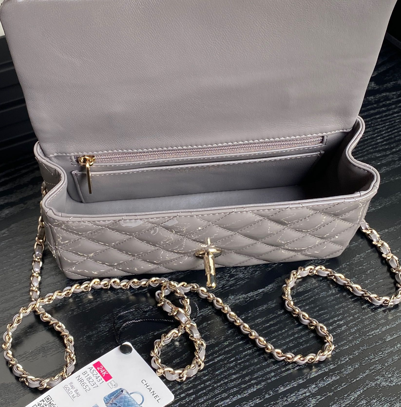 Bagsaaa Ch**el Mini Classic Handbag With Top Handle AS2431 GrayGray Patent - 12 × 20 × 6 cm