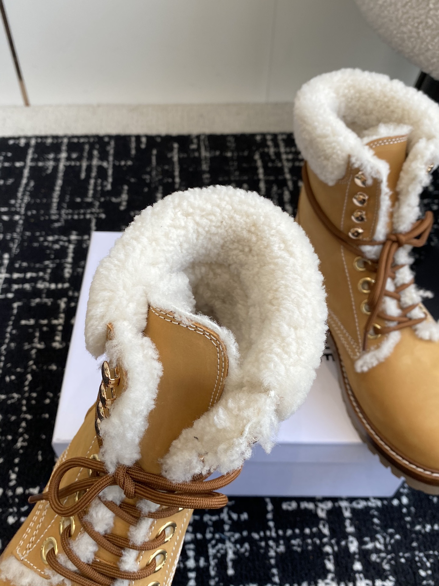 Bagsaaa Ce1i*e Kurt Lace-Up Mid Boot In Nubuck Calfskin And Shearling