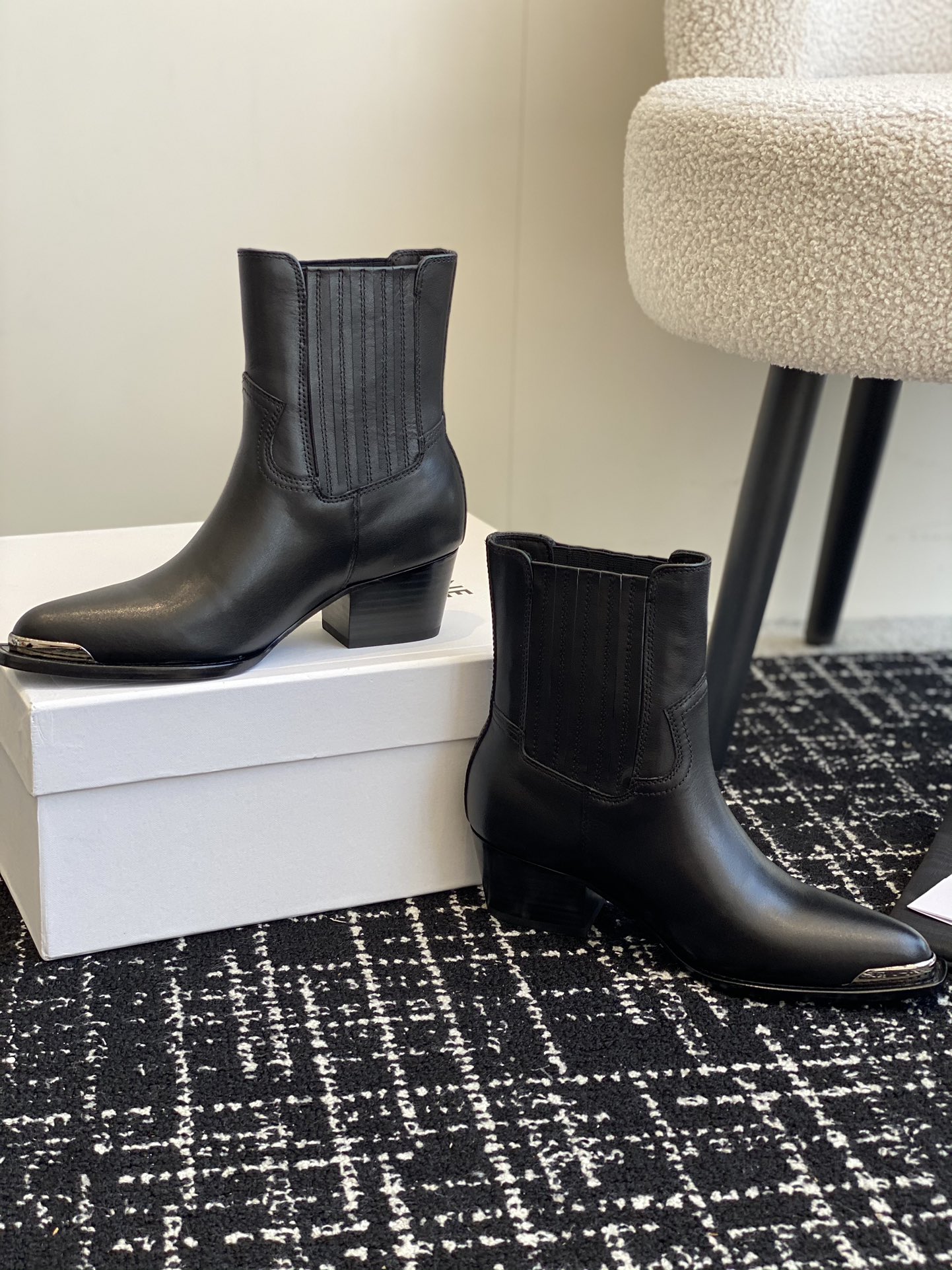 Bagsaaa Ce1i*e Cruiser Boots Chelsea Boot In Calfskin Black