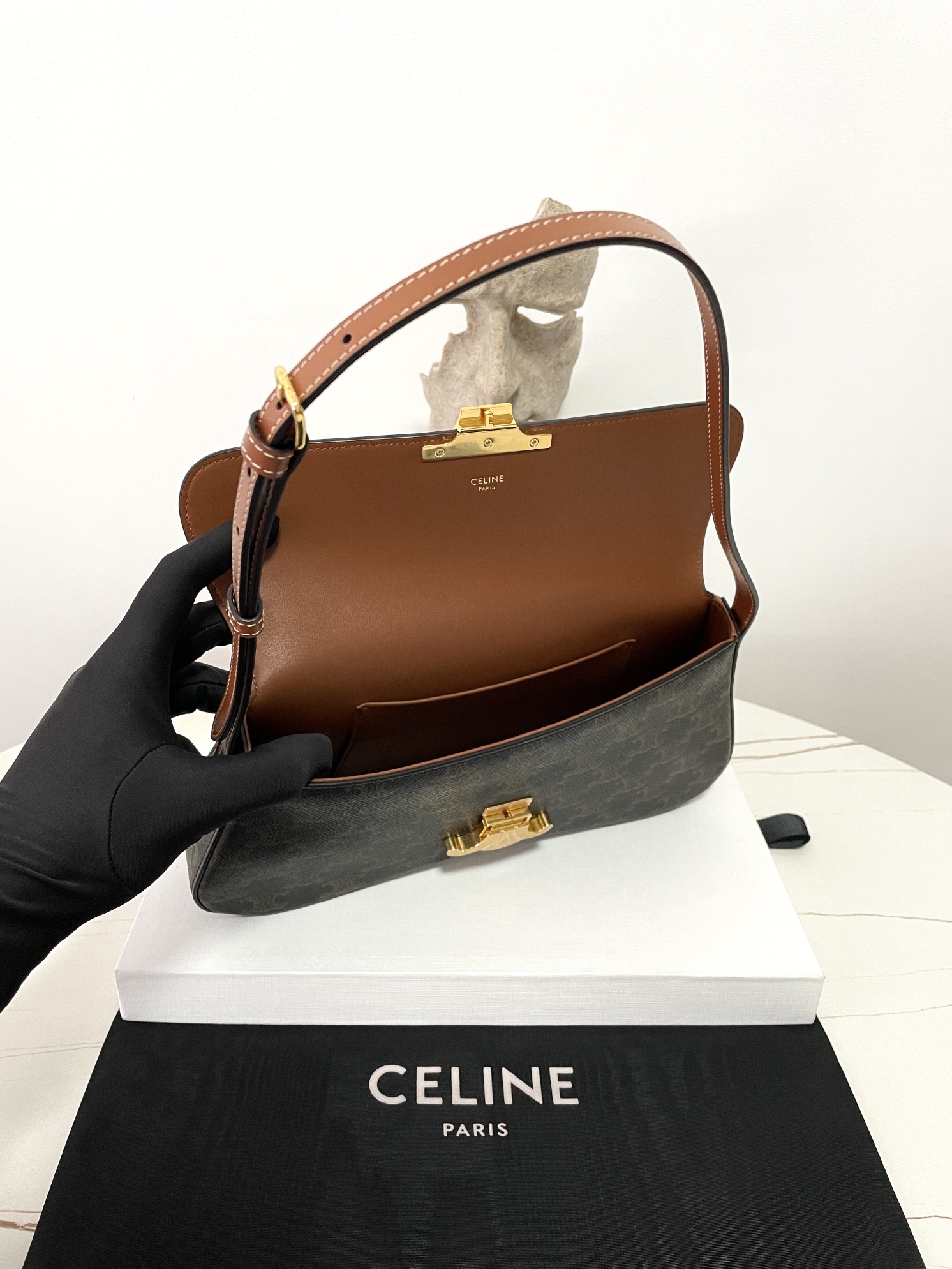 Bagsaaa Medium Ce1i*e Lola Bag In Triomphe Canvas And Calfskin - 28 x 12 x 5 CM