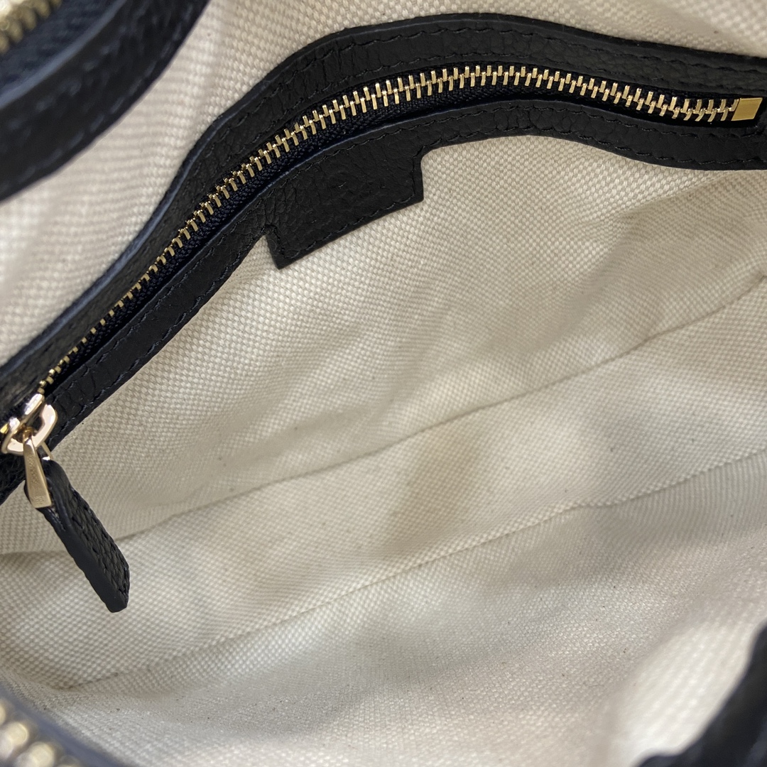 Bagsaaa Gvc*1 GG Emblem Small Shoulder Bag ‎815409 Black - 25x20x5cm