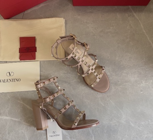 Bagsaaa Va1e*ntin0 Rockstud Ankle Strap Sandal 9cm Nude & Gold
