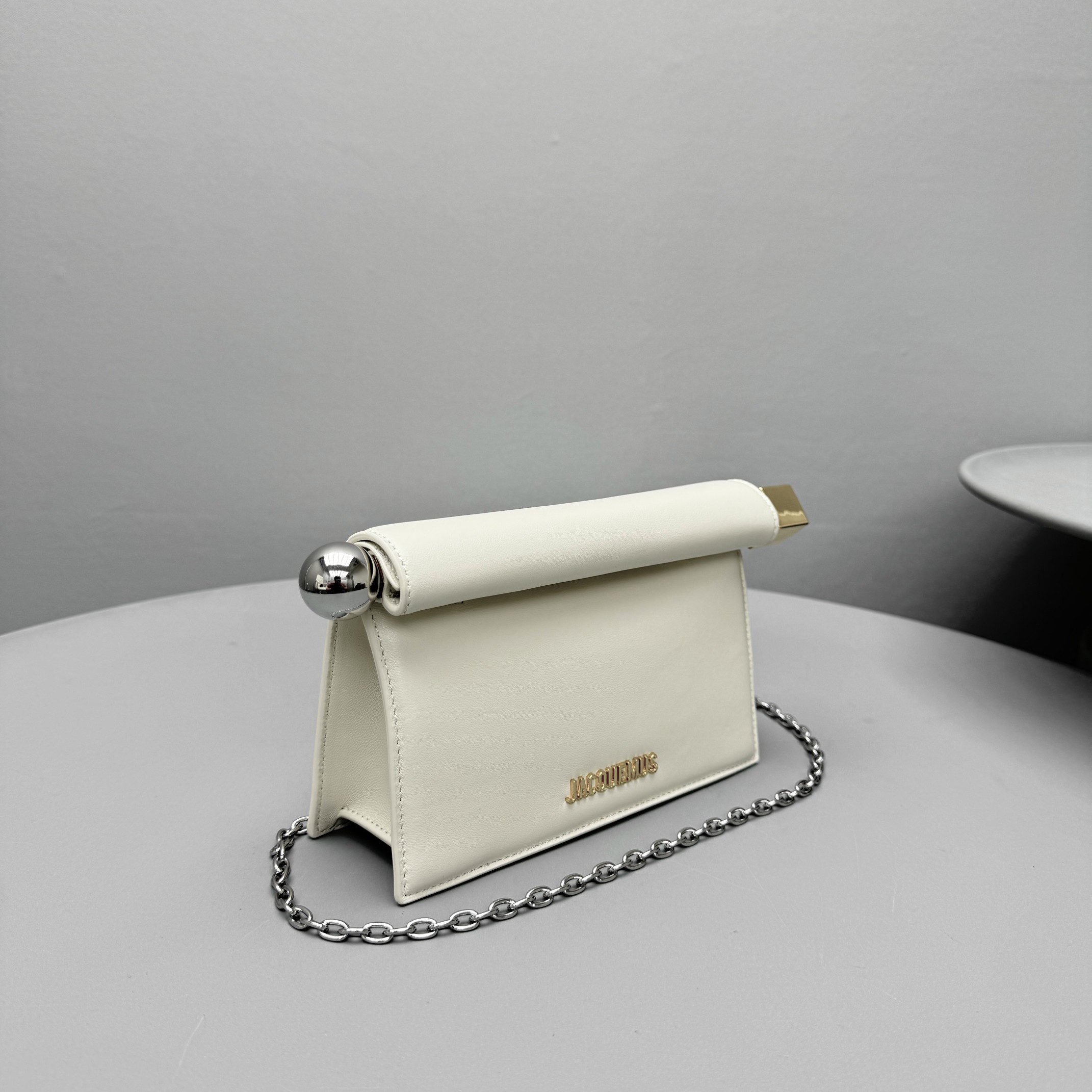 Bagsaaa Jacquemus The small Rond Carré Mini take-out Clutch Ivory - 12.5x19.4x6.6 cm