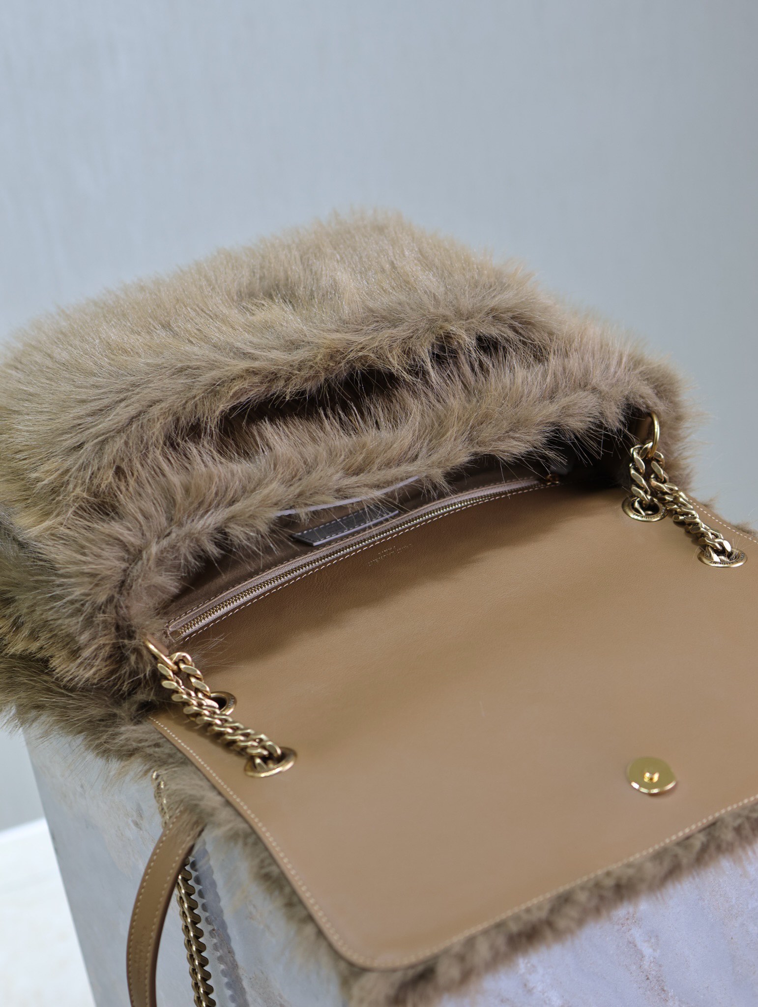 Bagsaaa Y51 Niki Oversized In Shearling - 47 X 34 X 16 CM