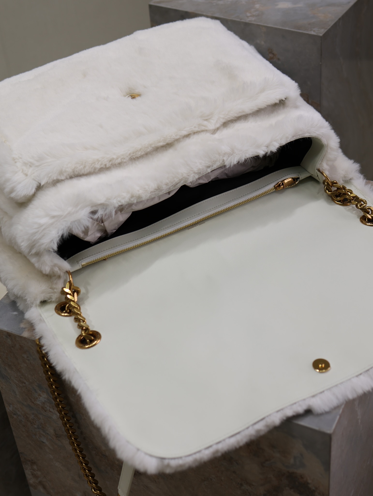 Bagsaaa Y51 Niki Oversized In Shearling Off White - 47 X 34 X 16 CM