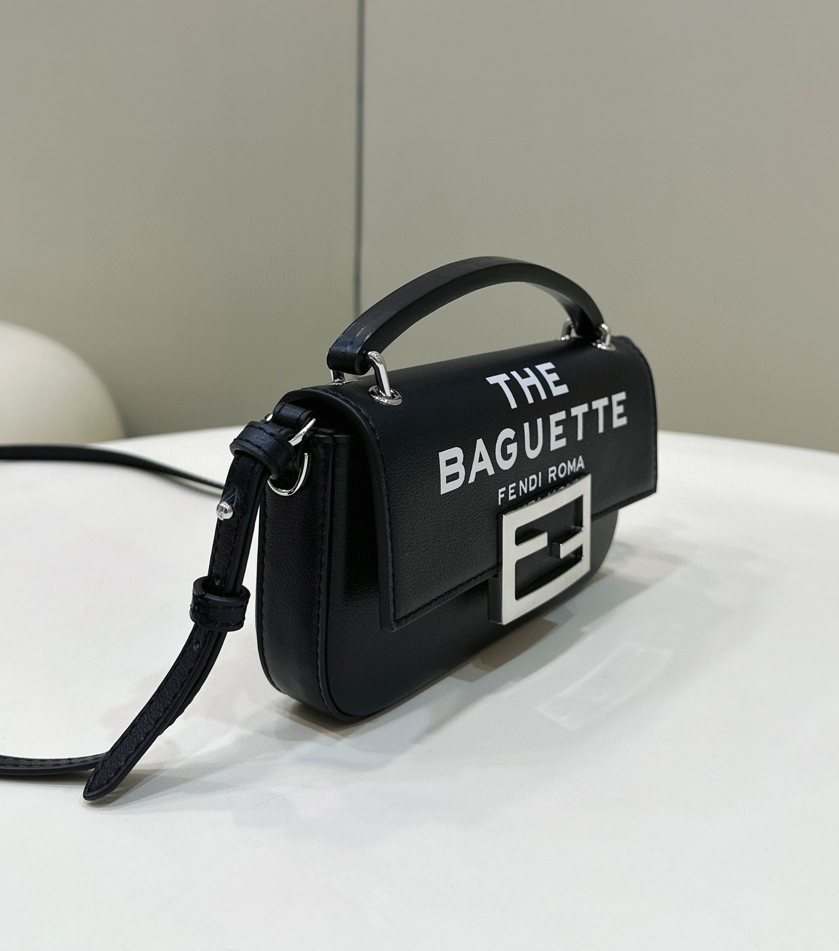 Bagsaaa F**di x Marc Jacobs Baguette Phone Pouch Handbag Black&White - 10 x 18 x 3 cm
