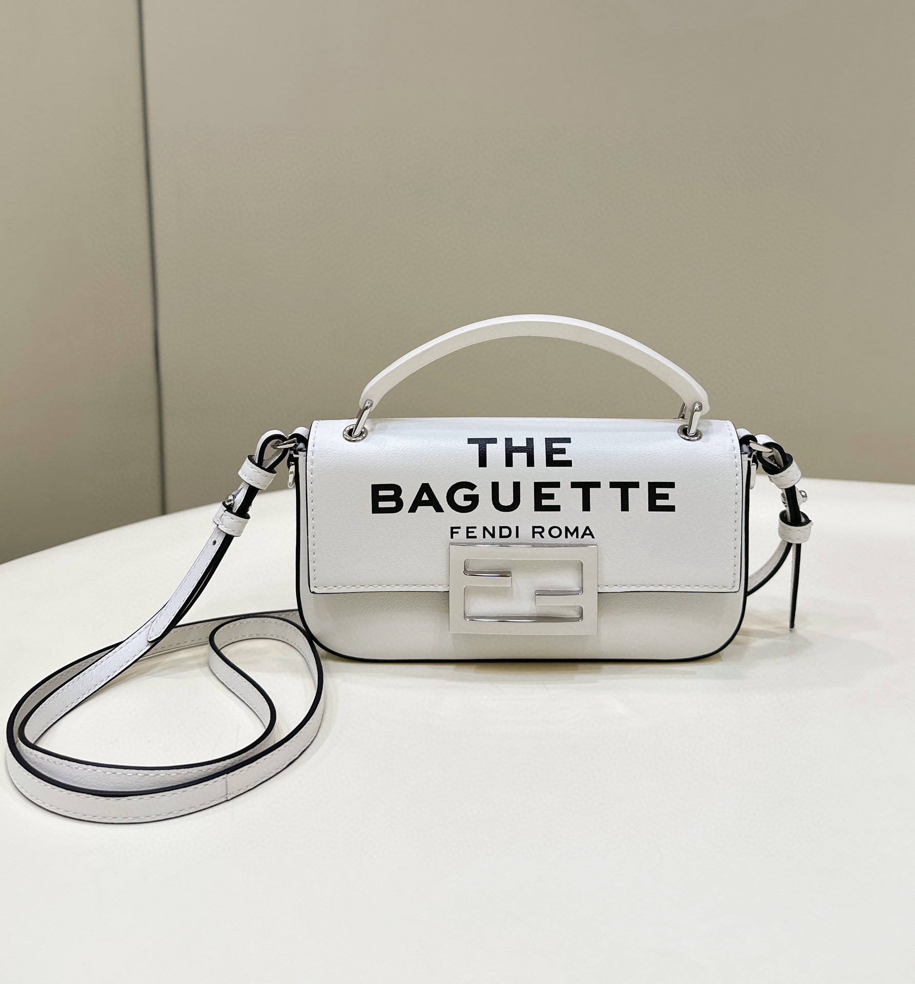 Bagsaaa F**di x Marc Jacobs Baguette Phone Pouch Handbag White&Black - 10 x 18 x 3 cm