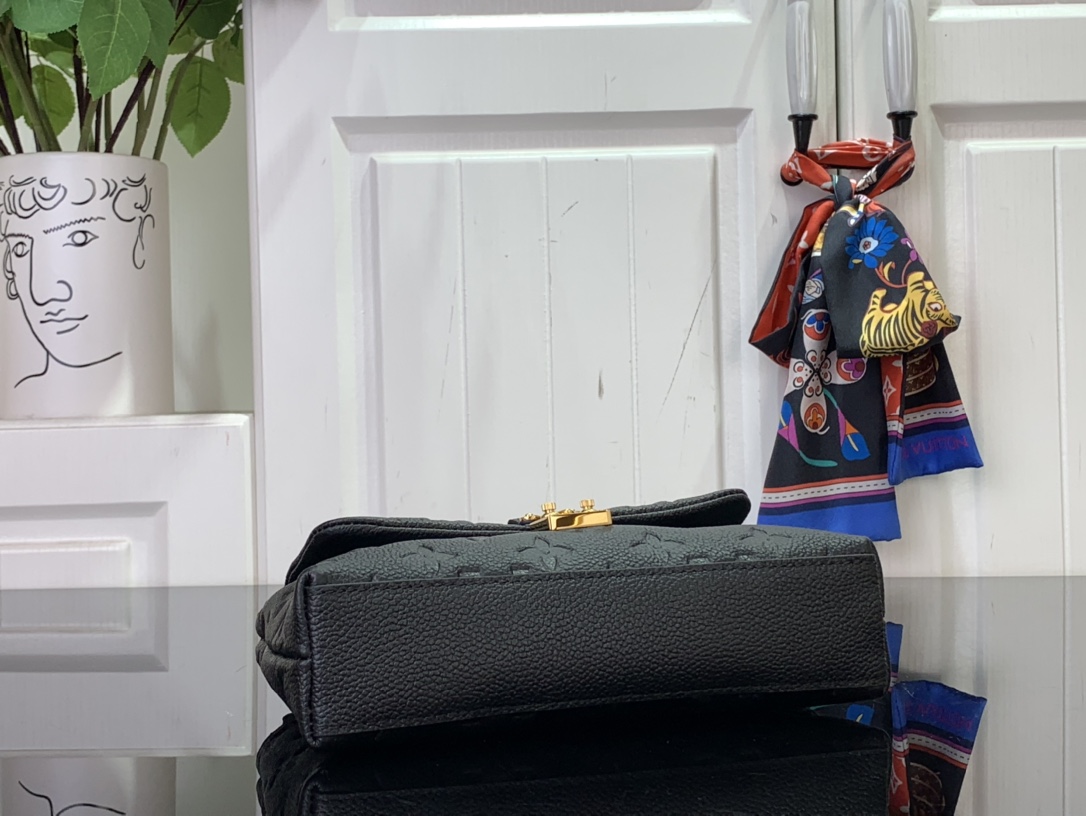Bagsaaa L0vis Vvtt0n M12144 Nano Madeleine Black - 12.5 x 6 x 21 cm
