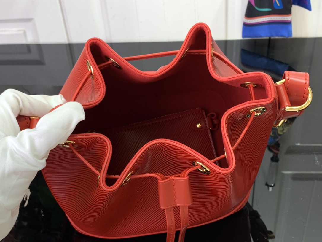 Bagsaaa L0vis Vvtt0n M24675 Noé BB Red - 20 x 15 x 20 cm