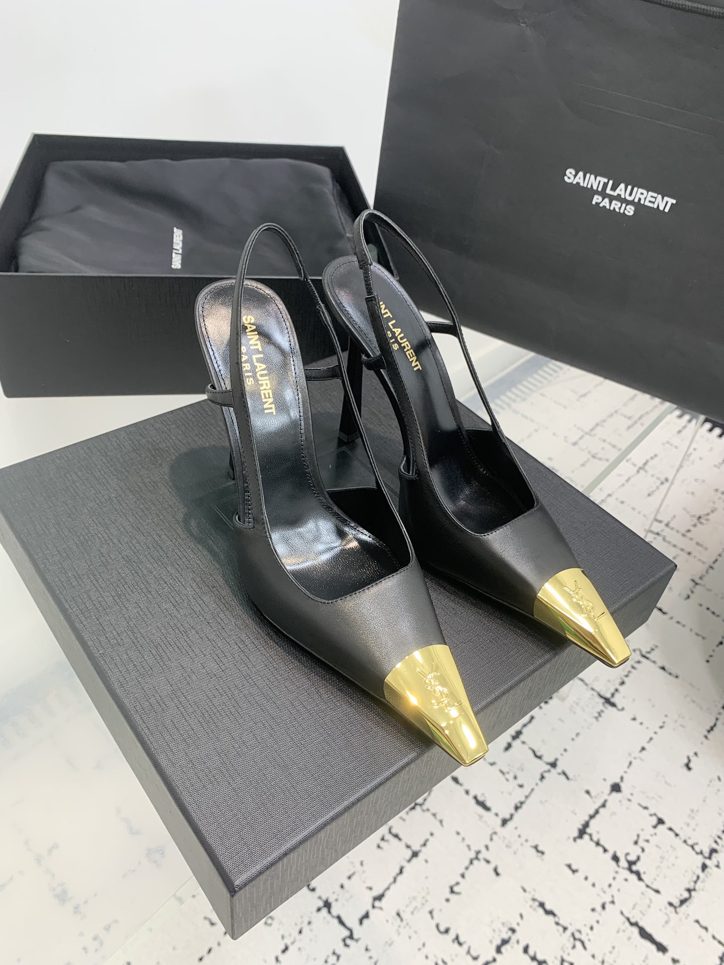 Bagsaaa Y51 Jeanne slingback pumps in smooth leather black & gold 11cm