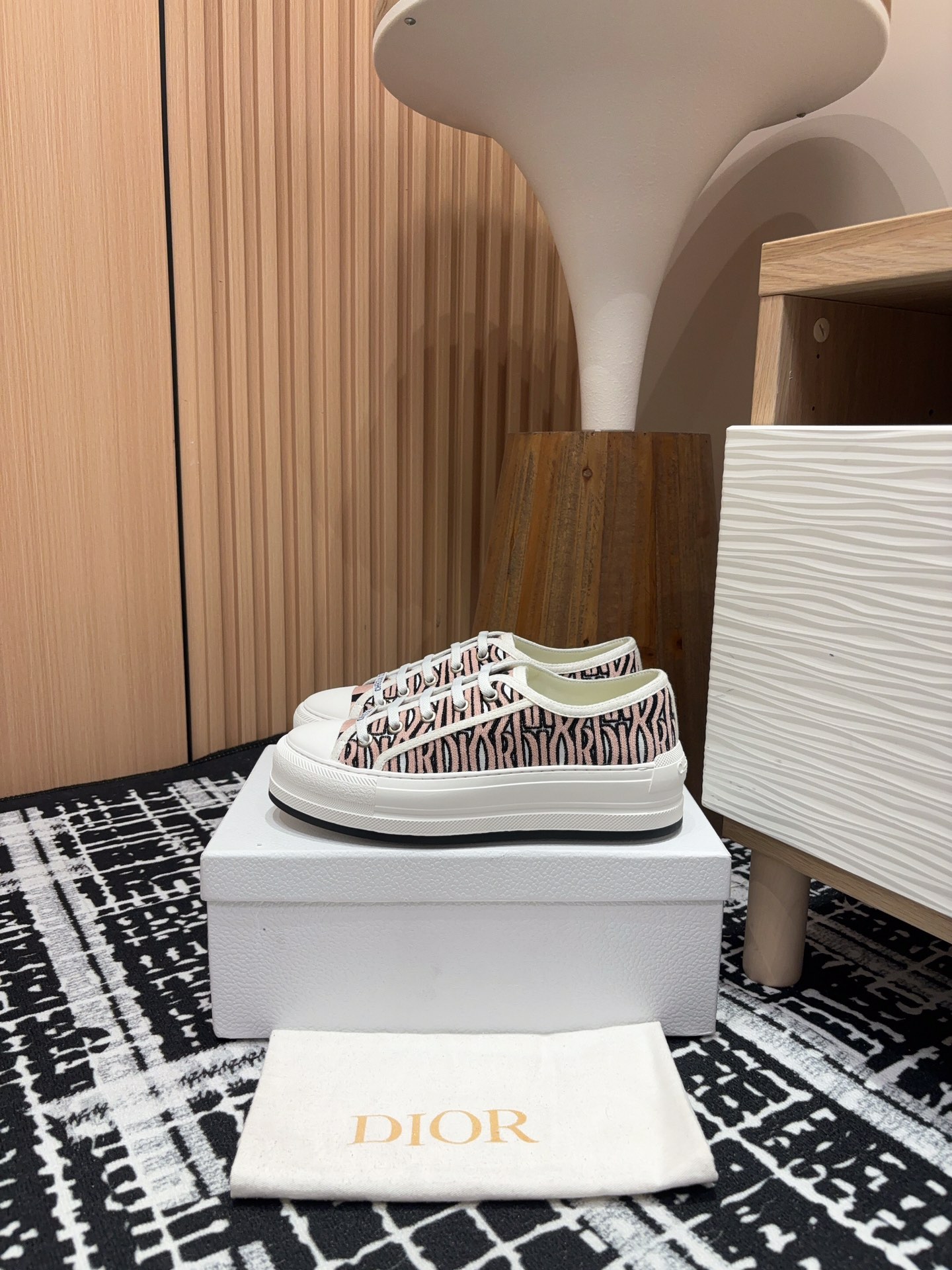Bagsaaa D10r Walk'n'D10r Platform Sneaker Embroidered Cotton with Pale Pink Miss D10r Allover Motif